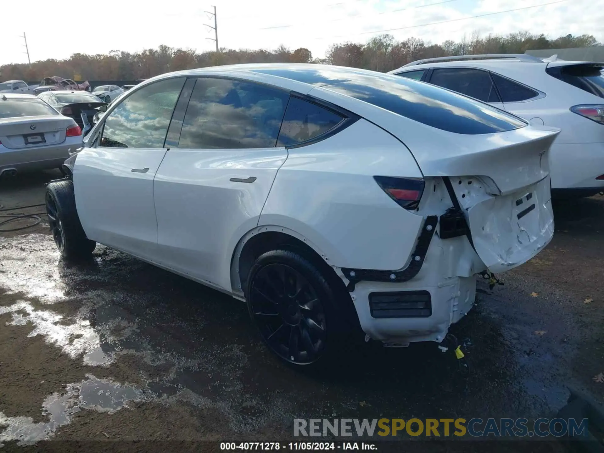 3 Photograph of a damaged car 7SAYGDEE8PF692744 TESLA MODEL Y 2023