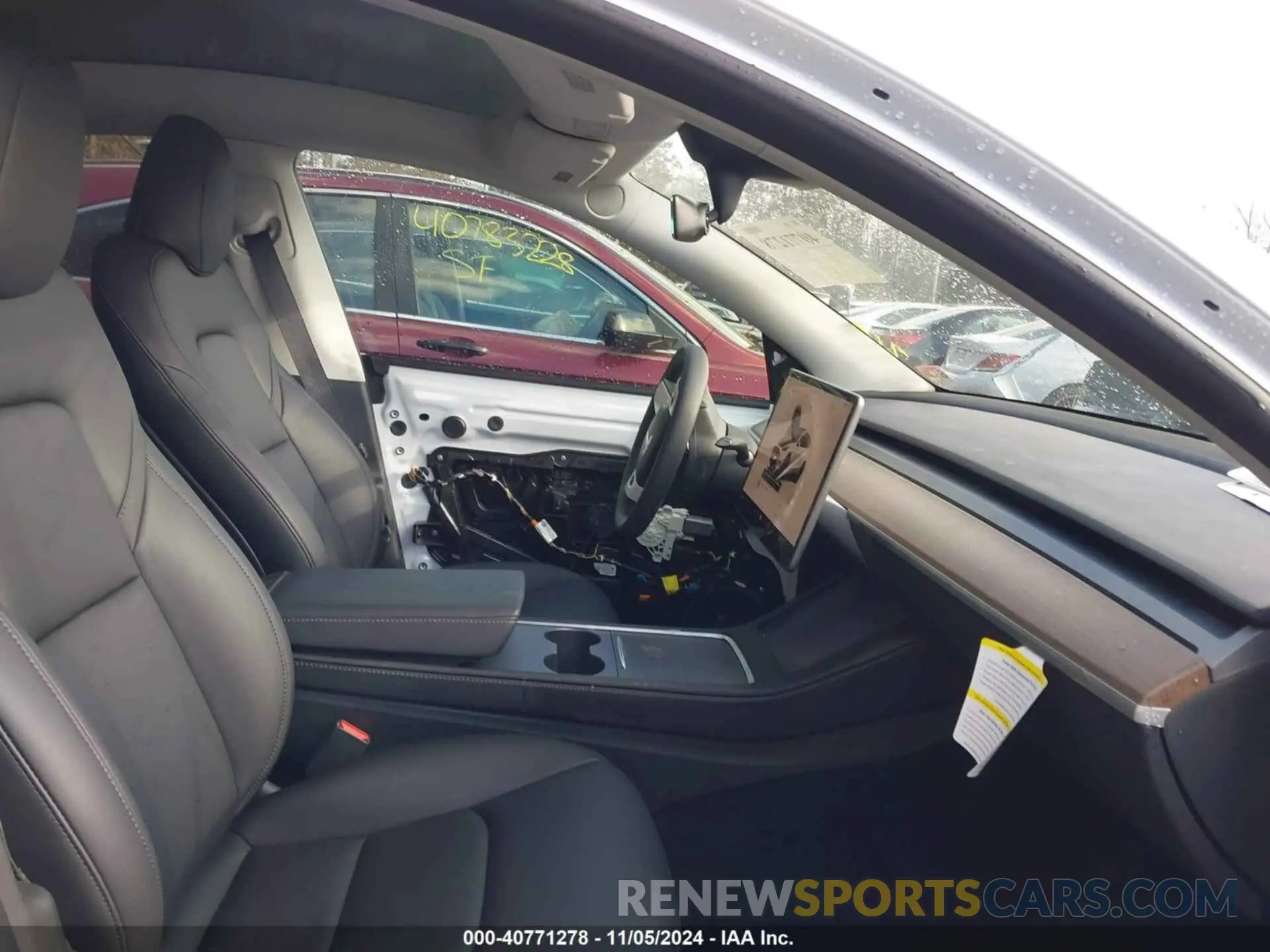 5 Photograph of a damaged car 7SAYGDEE8PF692744 TESLA MODEL Y 2023
