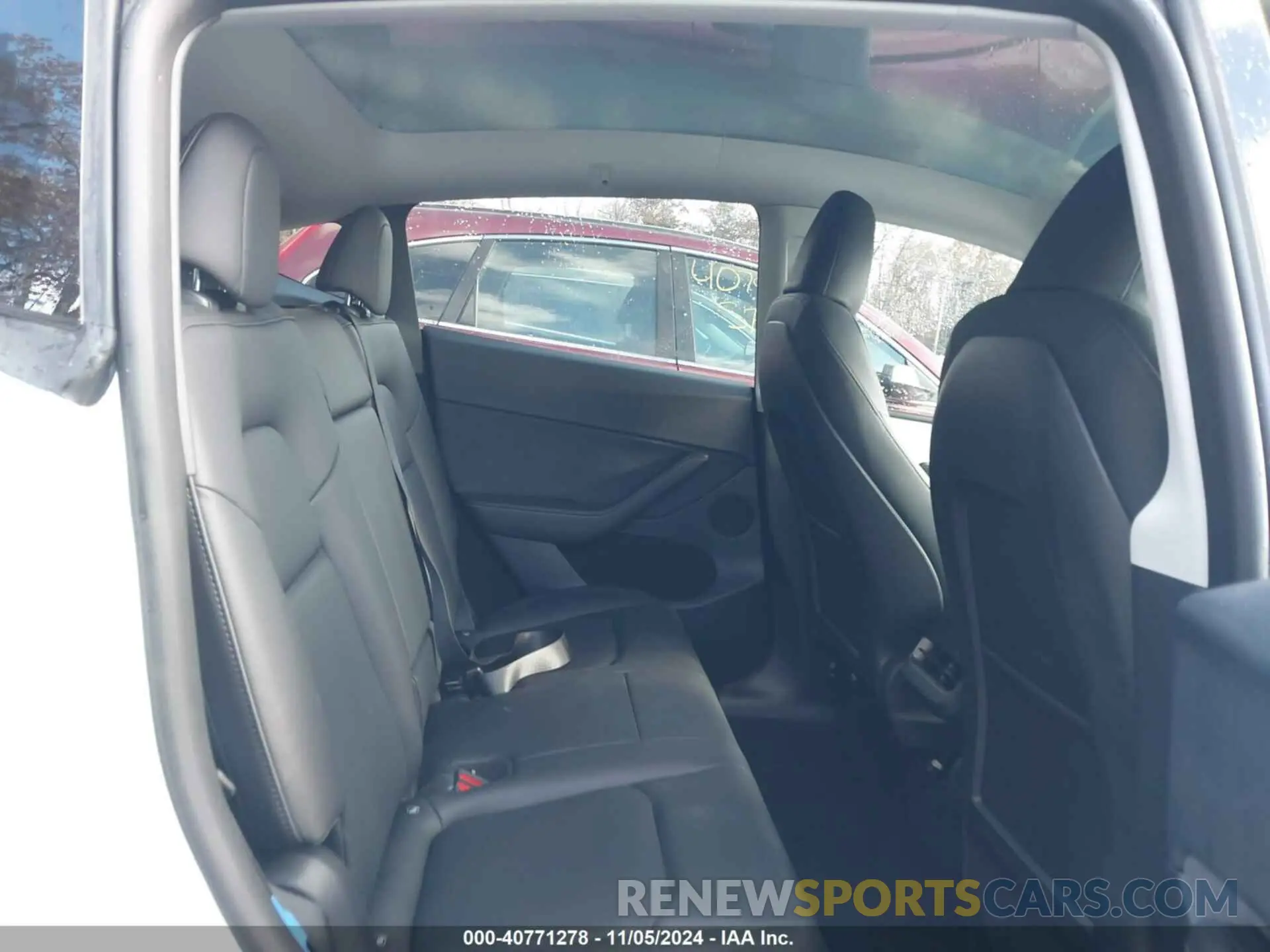 8 Photograph of a damaged car 7SAYGDEE8PF692744 TESLA MODEL Y 2023