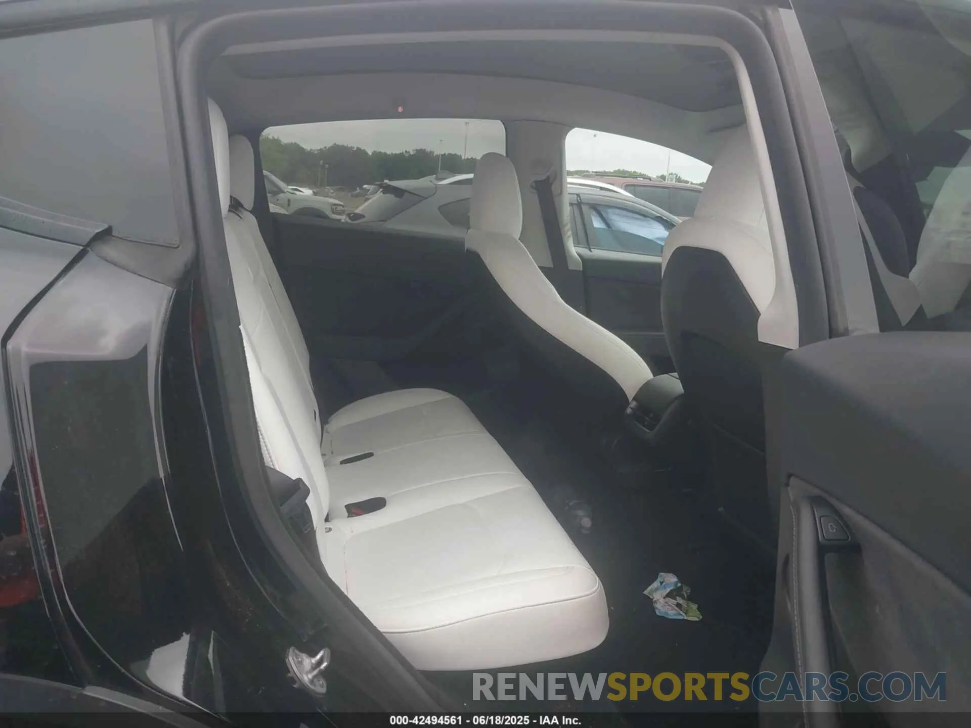 8 Photograph of a damaged car 7SAYGDEE8PF796571 TESLA MODEL Y 2023