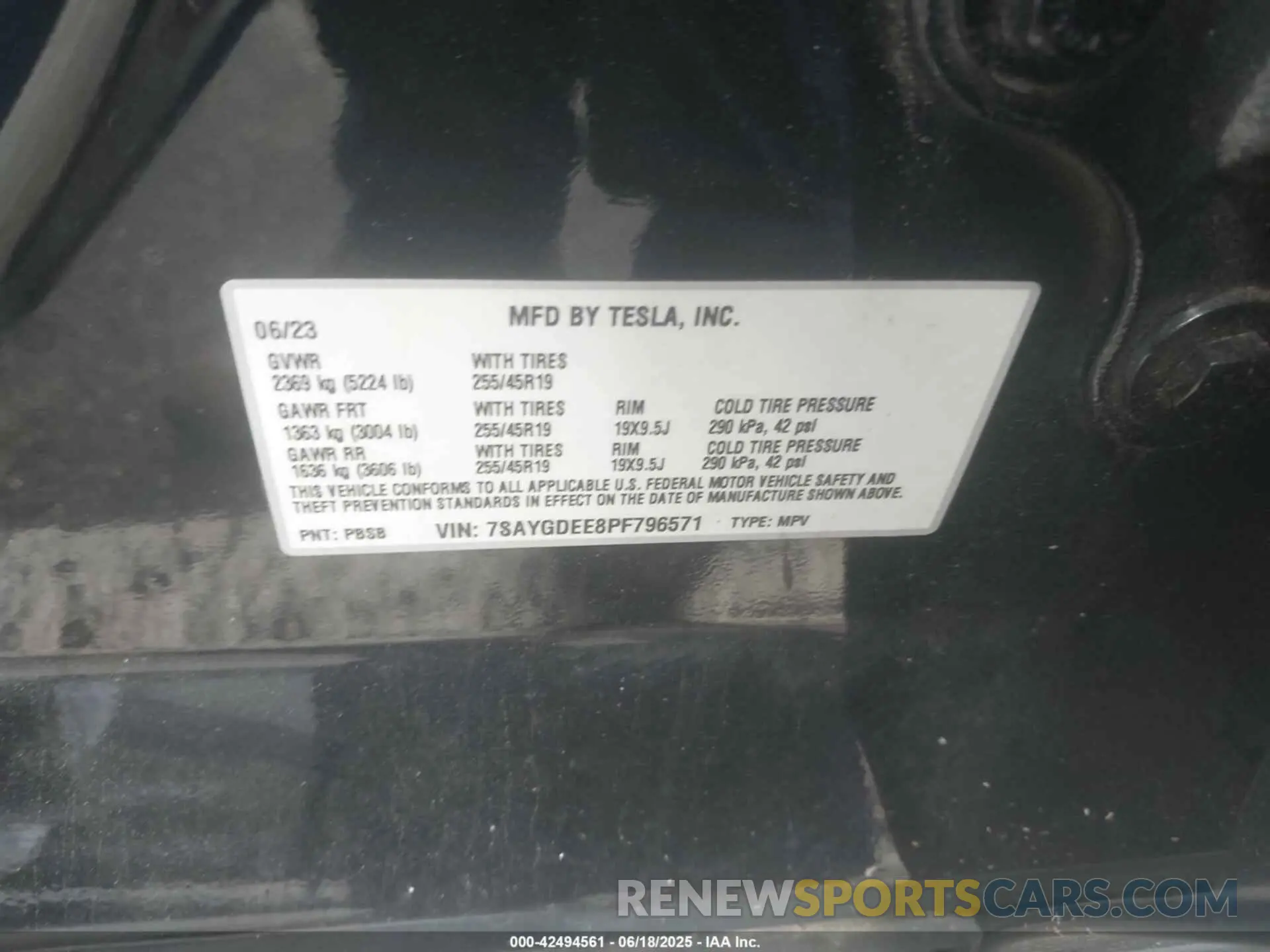 9 Photograph of a damaged car 7SAYGDEE8PF796571 TESLA MODEL Y 2023