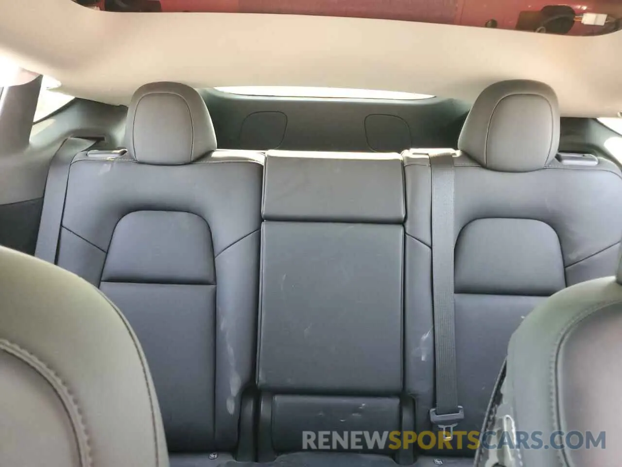 10 Photograph of a damaged car 7SAYGDEE8PF813000 TESLA MODEL Y 2023