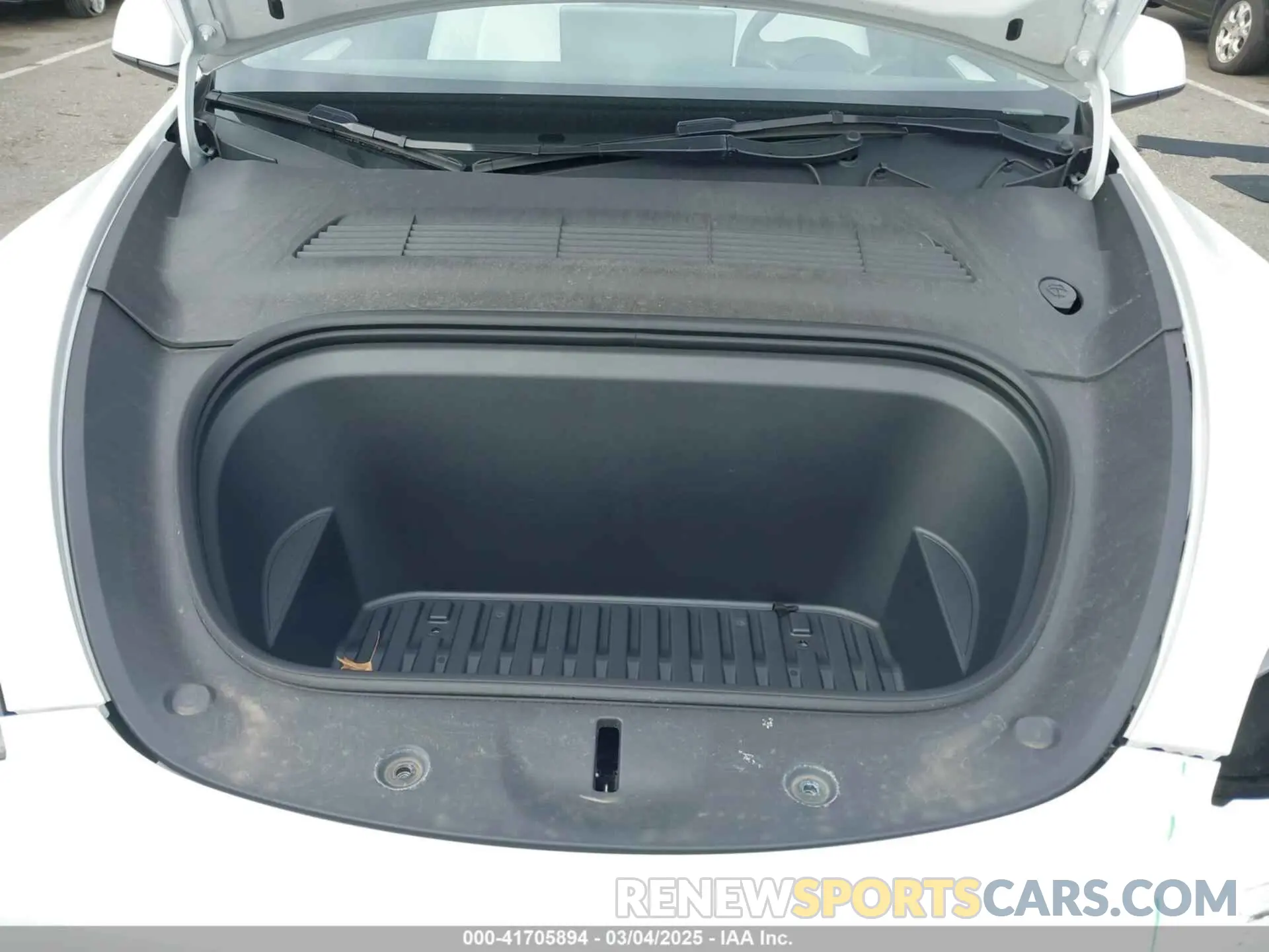 10 Photograph of a damaged car 7SAYGDEE8PF877845 TESLA MODEL Y 2023