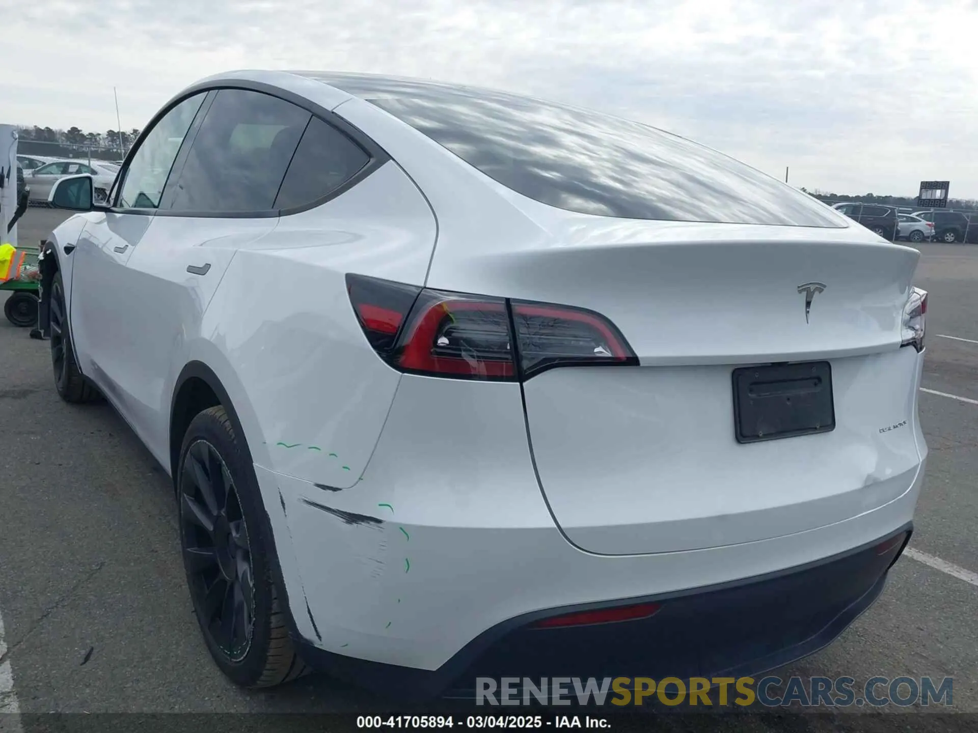3 Photograph of a damaged car 7SAYGDEE8PF877845 TESLA MODEL Y 2023