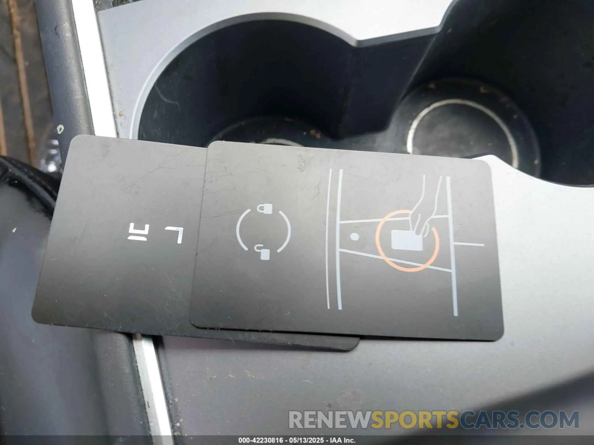 11 Photograph of a damaged car 7SAYGDEE8PF919057 TESLA MODEL Y 2023