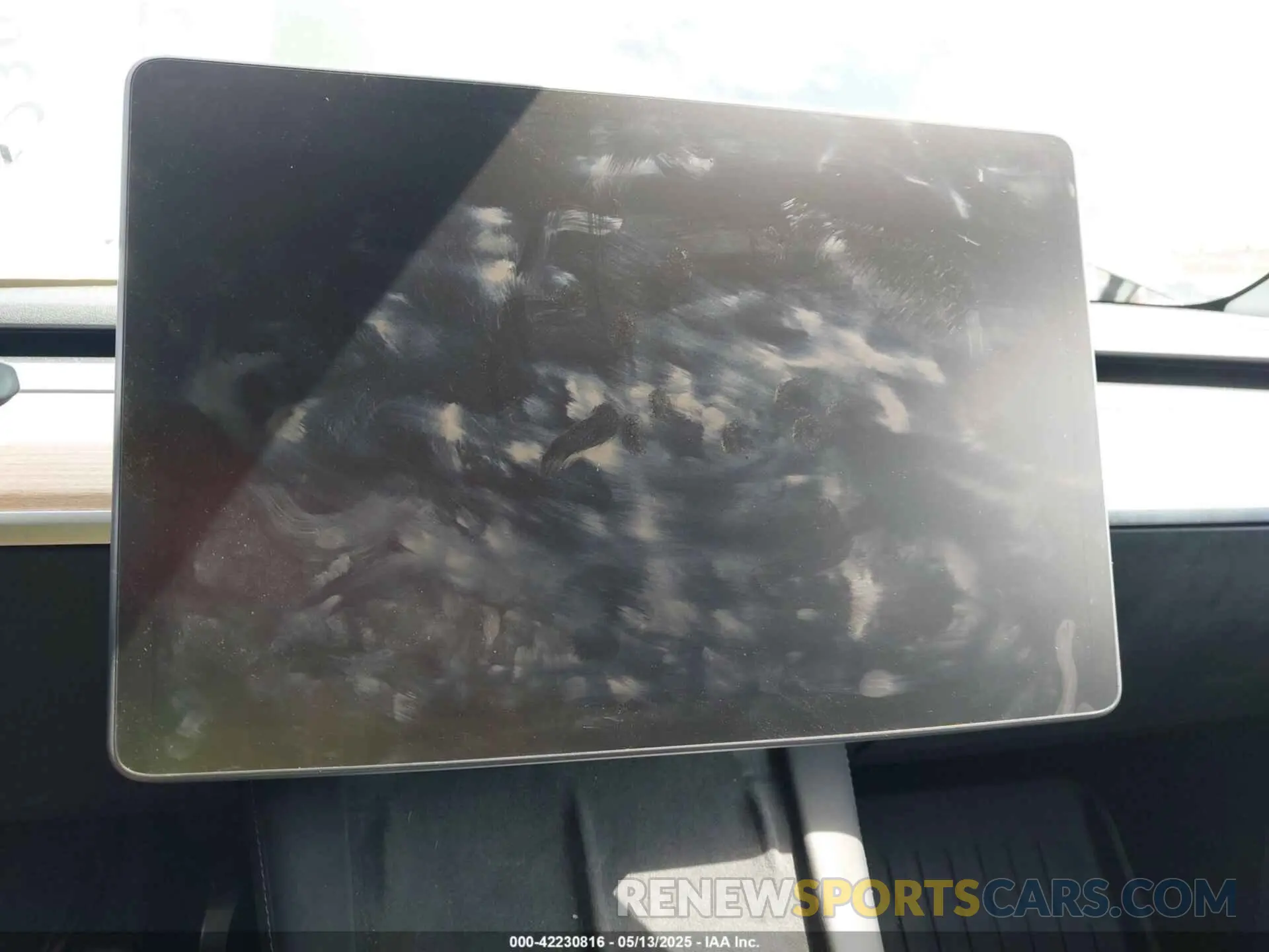 18 Photograph of a damaged car 7SAYGDEE8PF919057 TESLA MODEL Y 2023