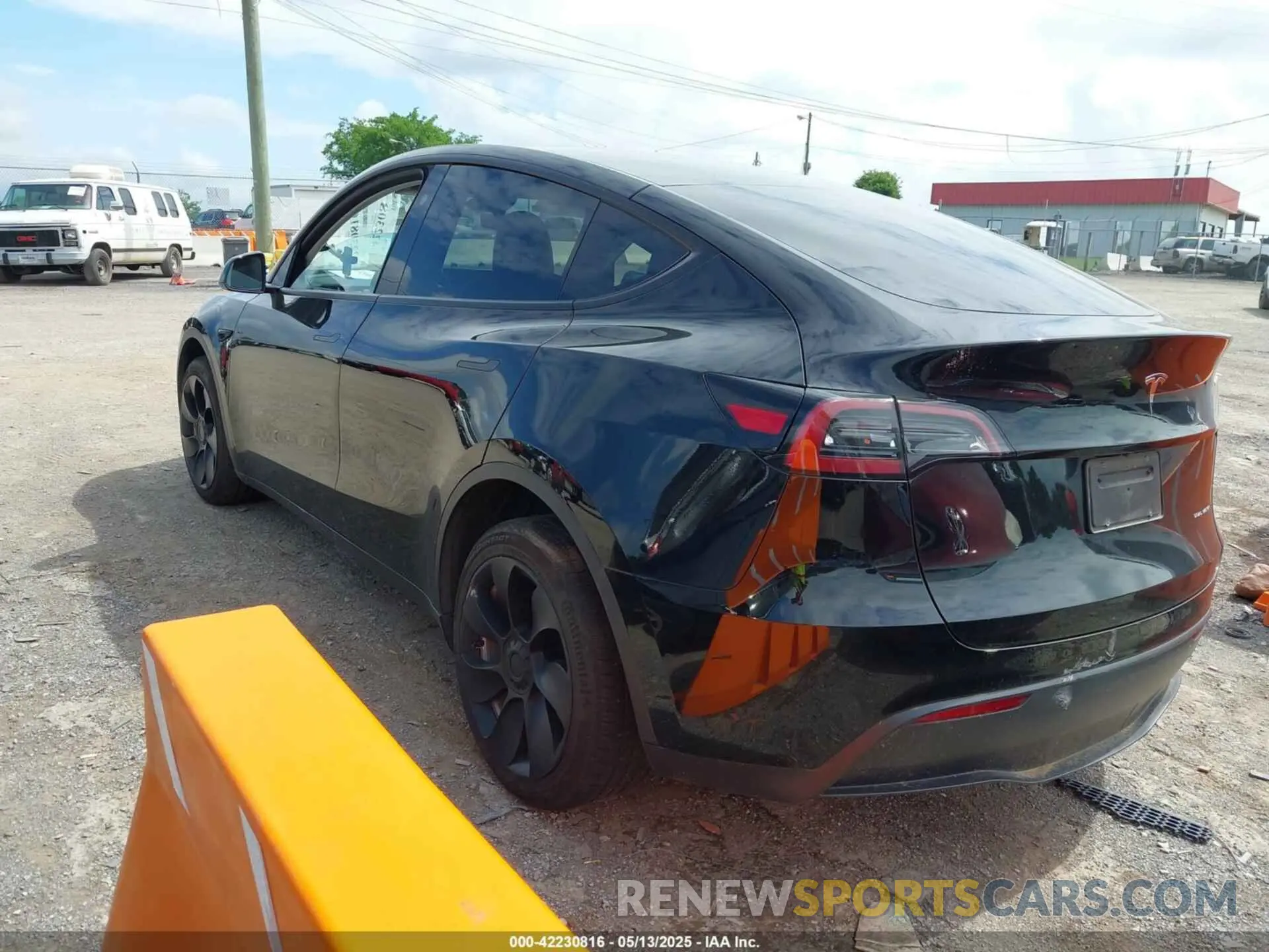 3 Photograph of a damaged car 7SAYGDEE8PF919057 TESLA MODEL Y 2023