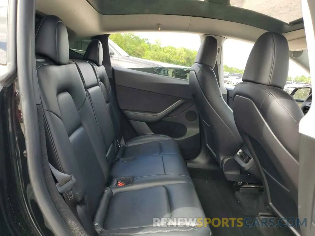 10 Photograph of a damaged car 7SAYGDEE9PA025940 TESLA MODEL Y 2023