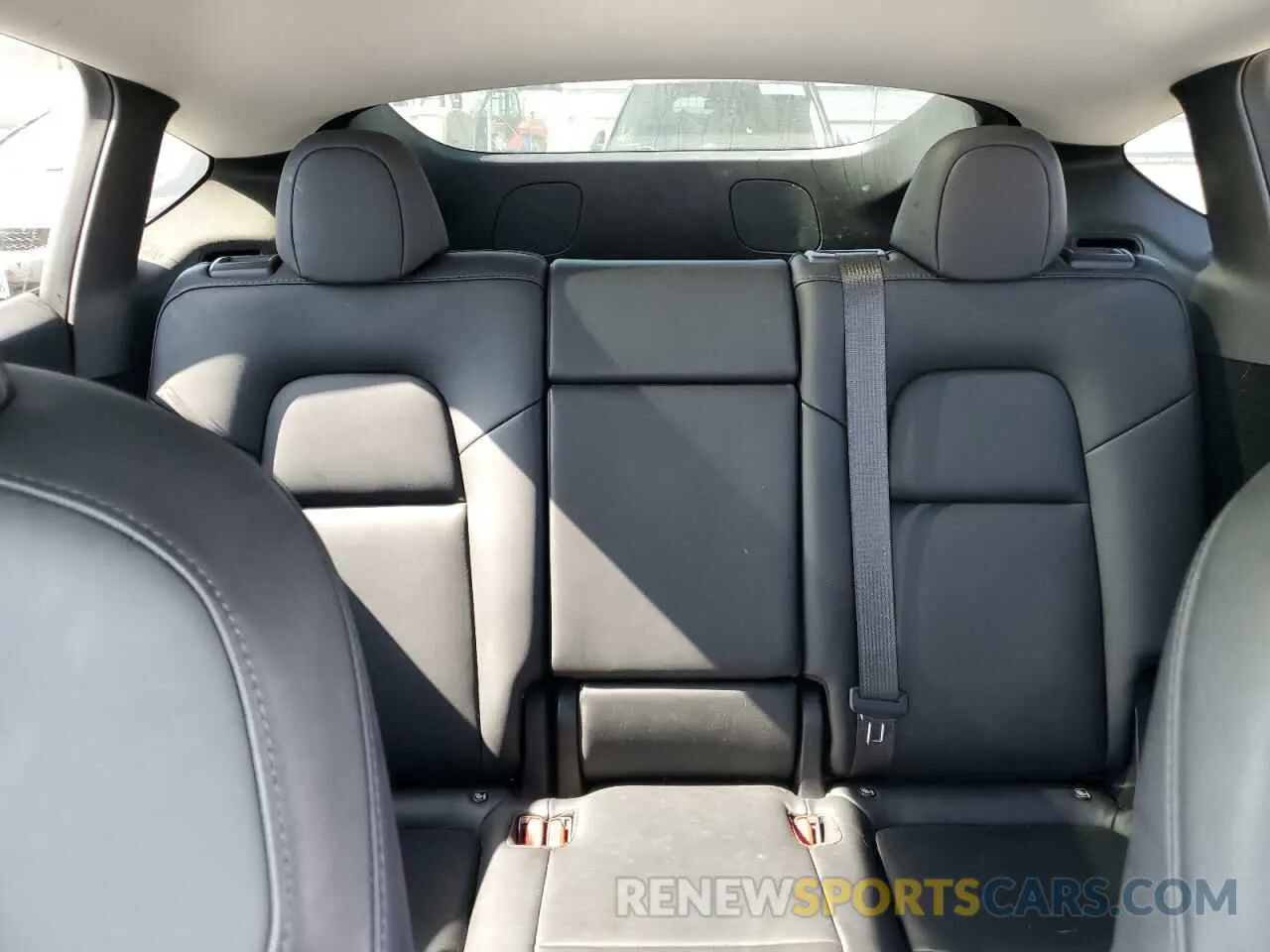 10 Photograph of a damaged car 7SAYGDEE9PA037294 TESLA MODEL Y 2023