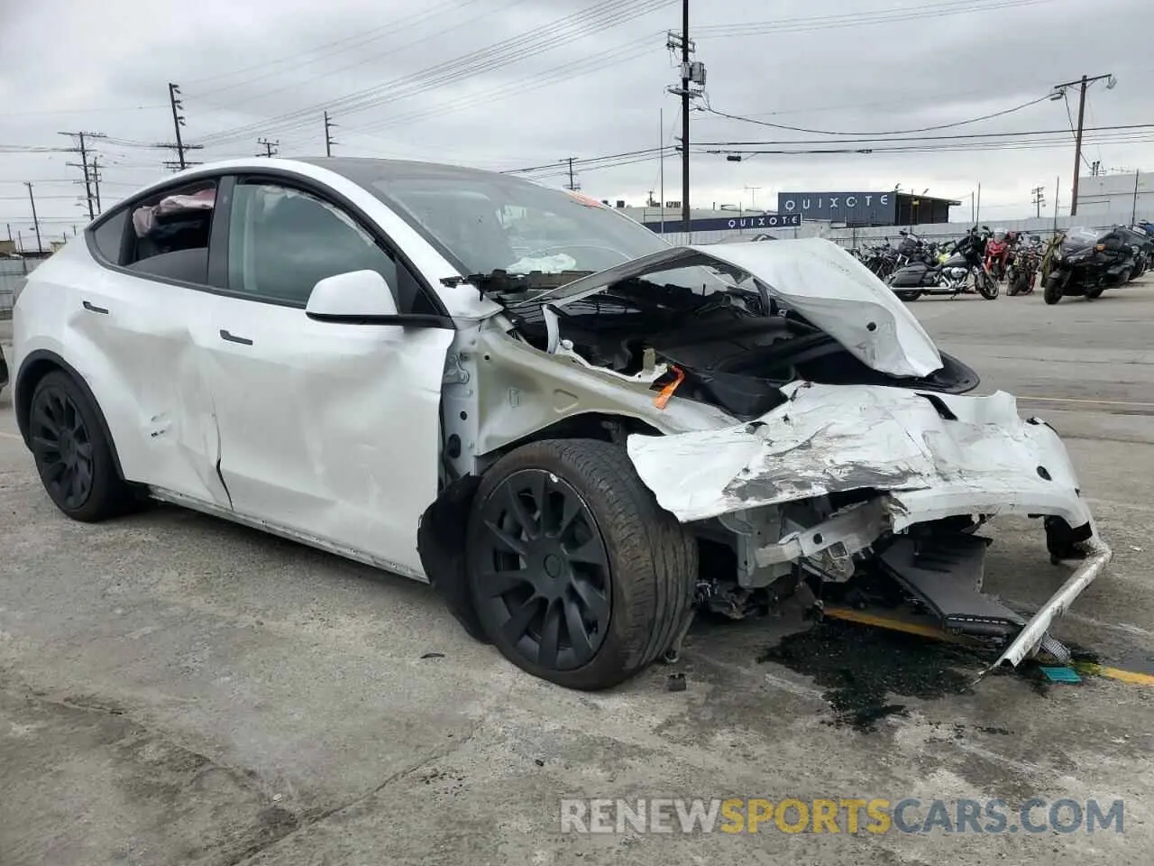 4 Photograph of a damaged car 7SAYGDEE9PA070232 TESLA MODEL Y 2023