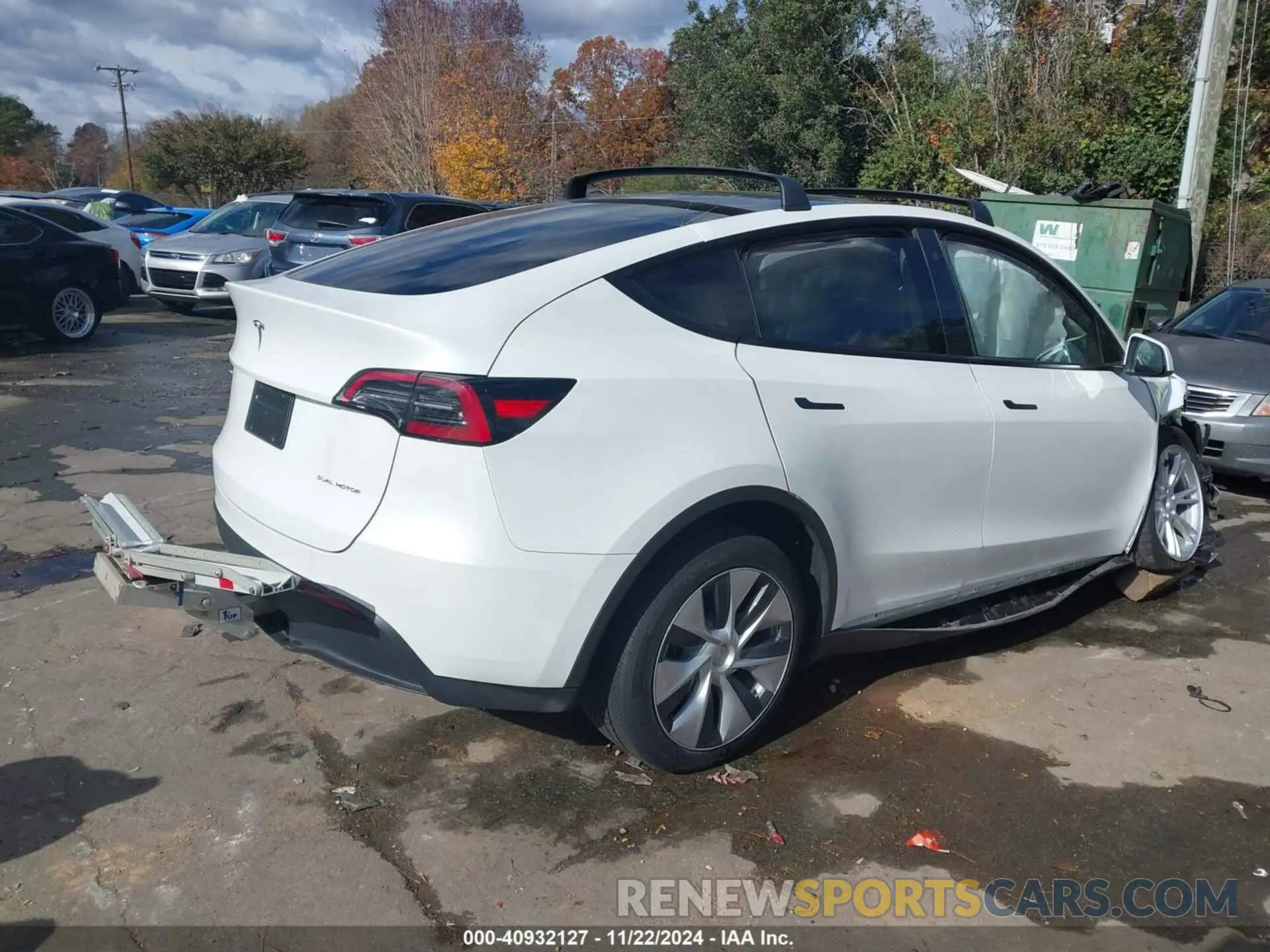 4 Photograph of a damaged car 7SAYGDEE9PA104184 TESLA MODEL Y 2023