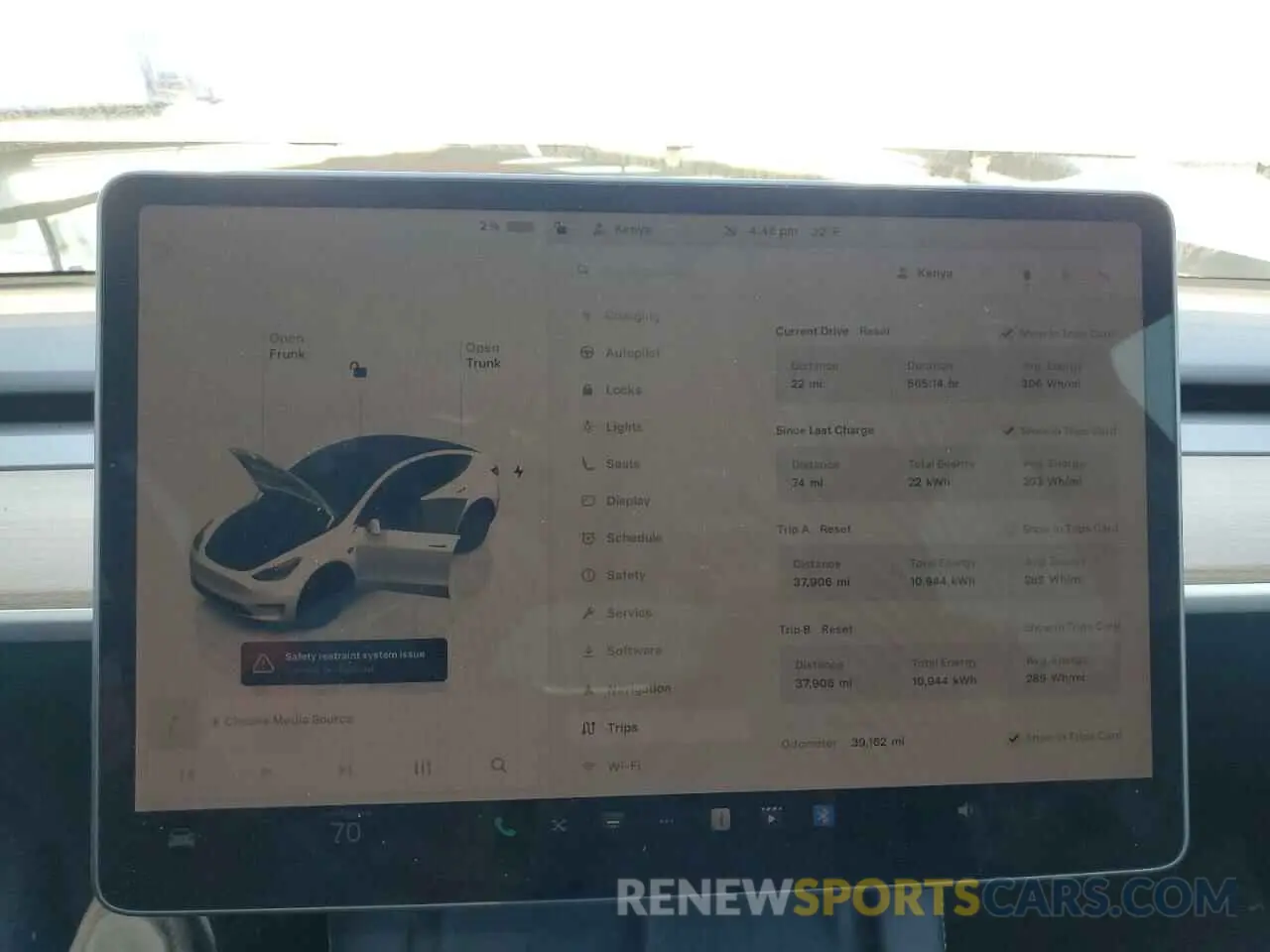 9 Photograph of a damaged car 7SAYGDEE9PA109160 TESLA MODEL Y 2023