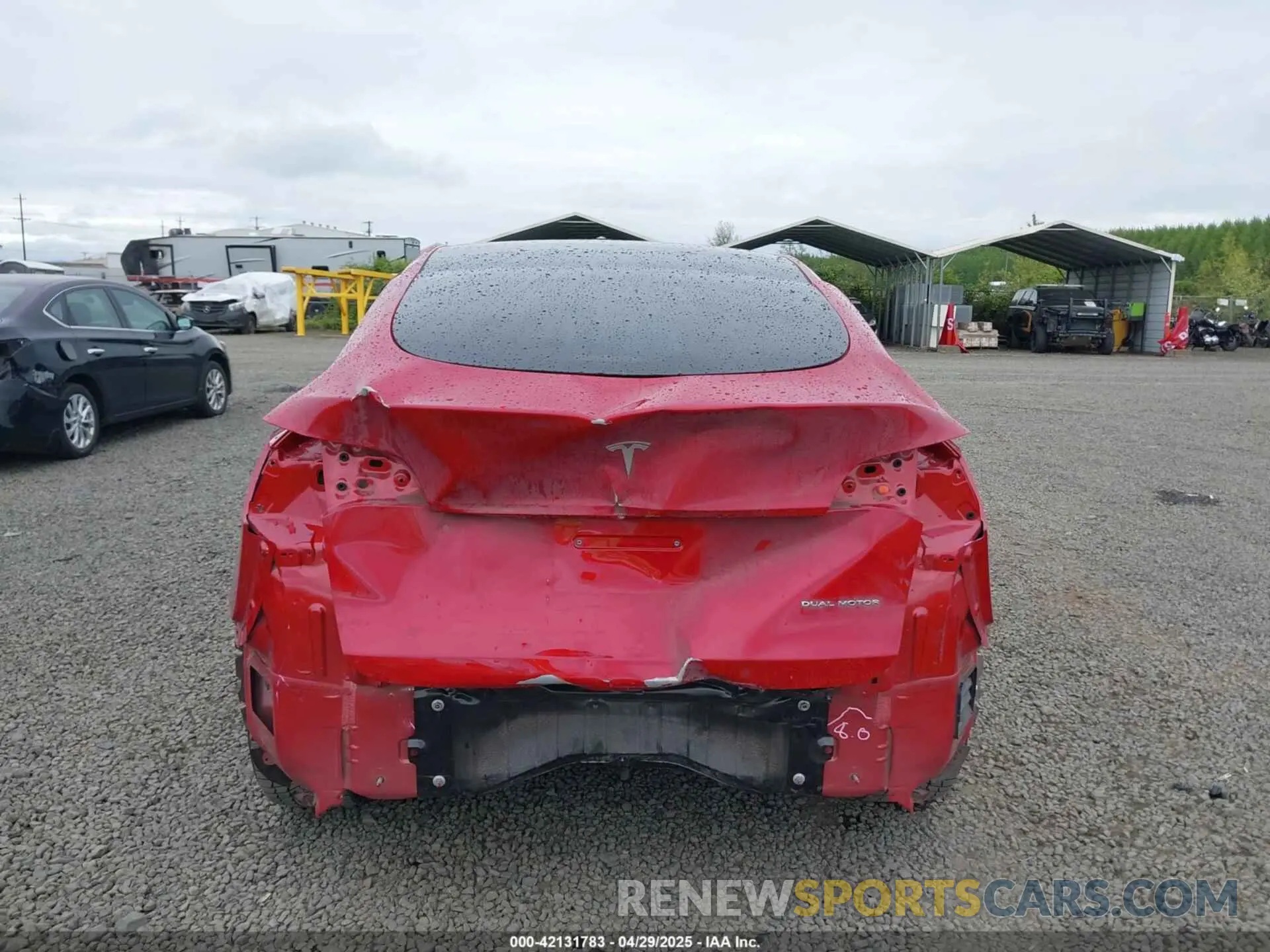 17 Photograph of a damaged car 7SAYGDEE9PA145947 TESLA MODEL Y 2023