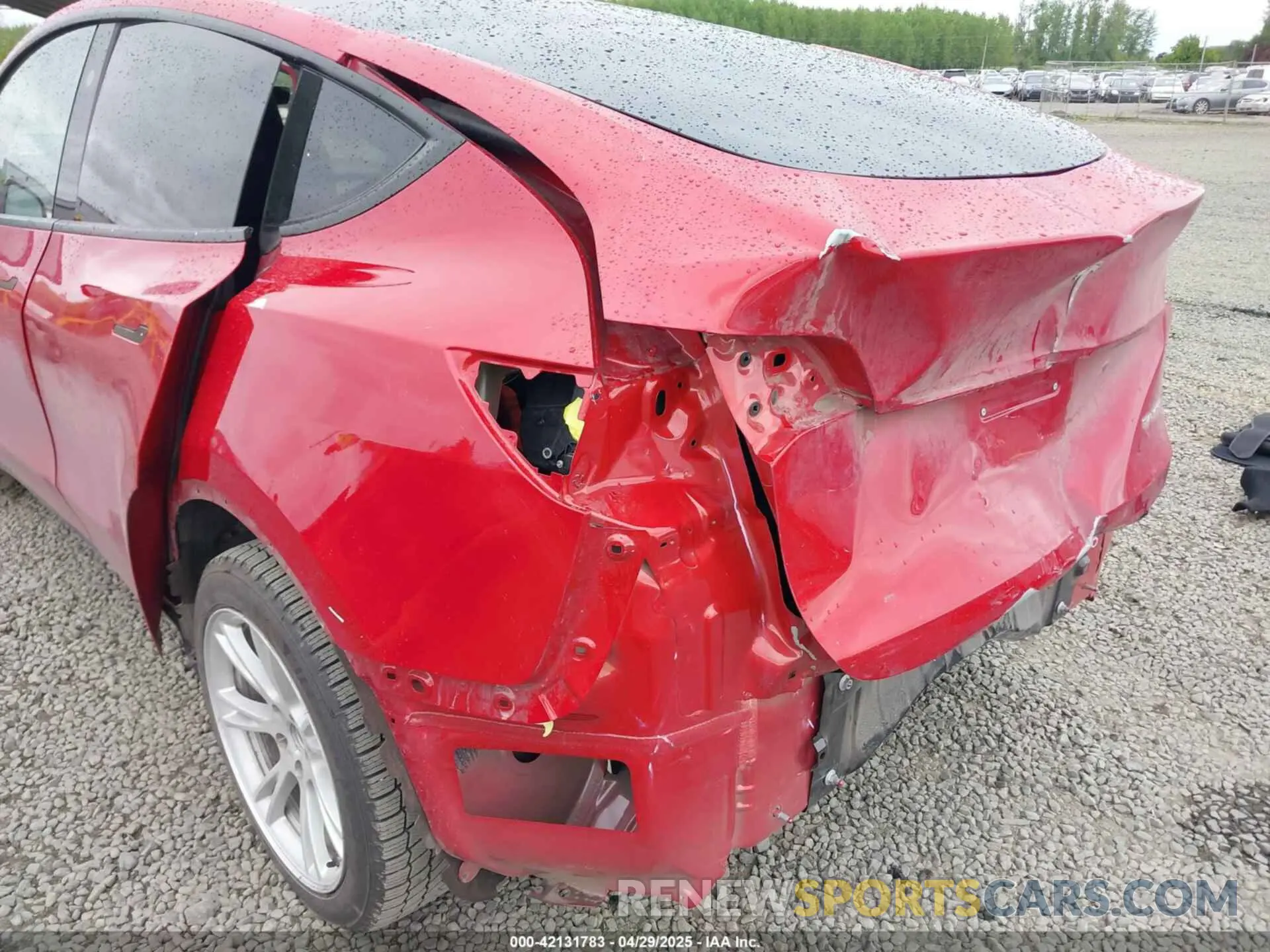 21 Photograph of a damaged car 7SAYGDEE9PA145947 TESLA MODEL Y 2023