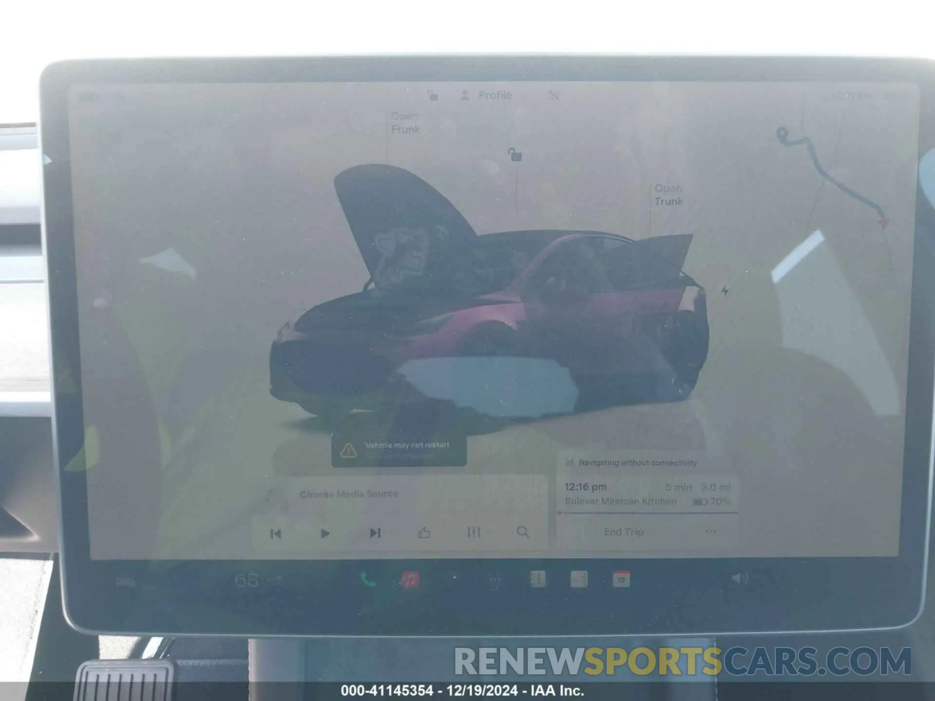 18 Photograph of a damaged car 7SAYGDEE9PA157175 TESLA MODEL Y 2023