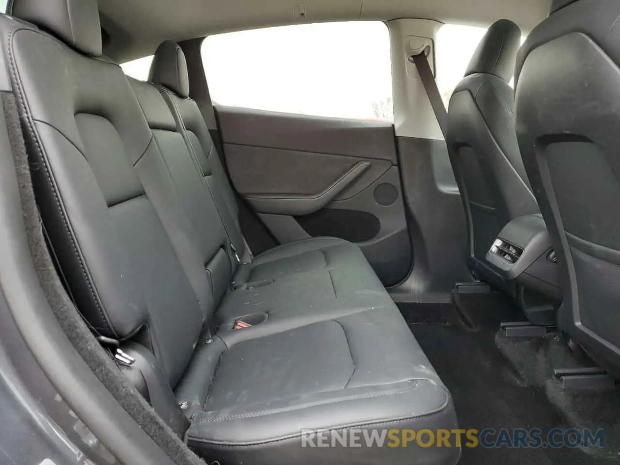 10 Photograph of a damaged car 7SAYGDEE9PA178284 TESLA MODEL Y 2023