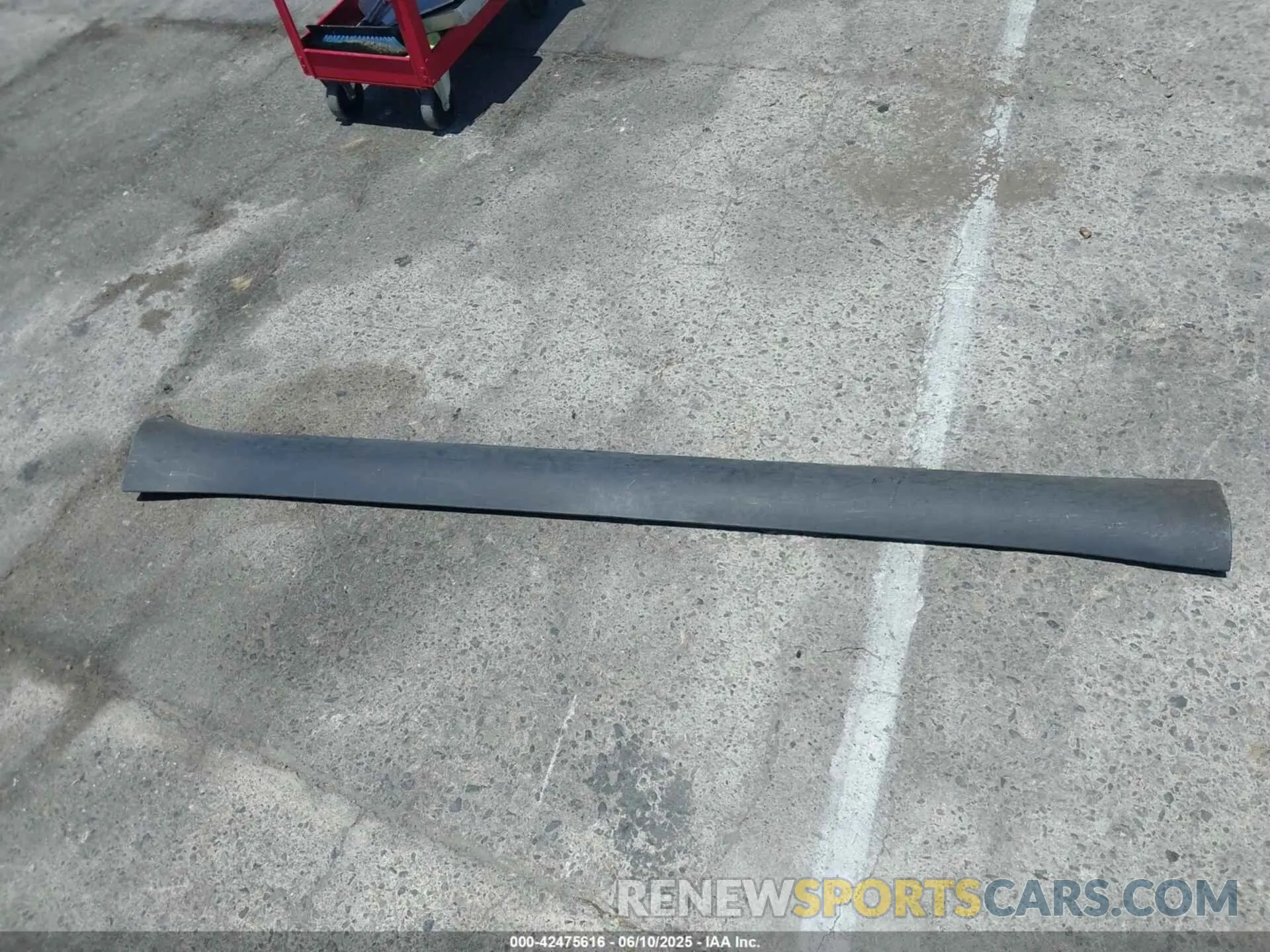 19 Photograph of a damaged car 7SAYGDEE9PF598470 TESLA MODEL Y 2023