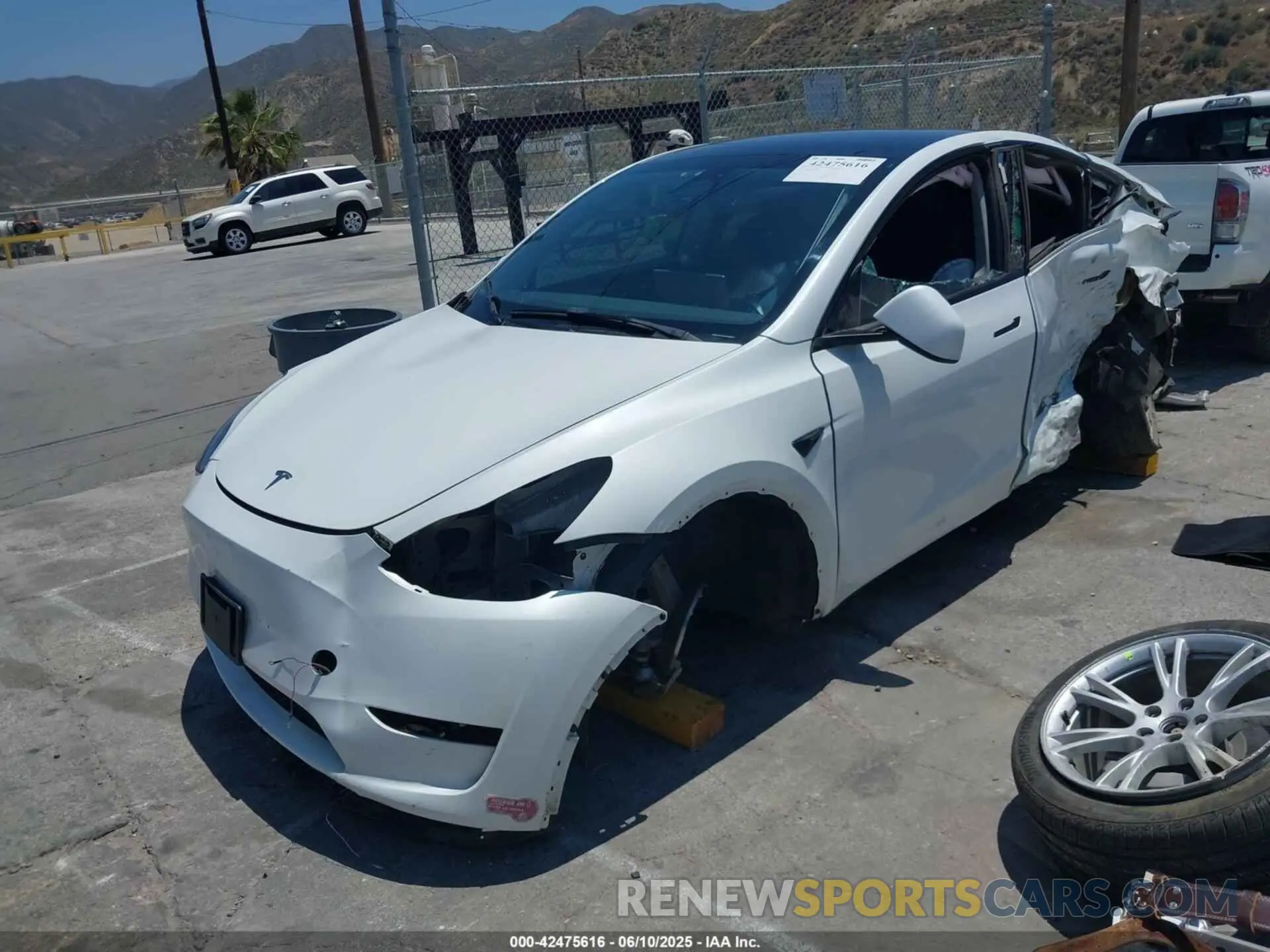 2 Photograph of a damaged car 7SAYGDEE9PF598470 TESLA MODEL Y 2023