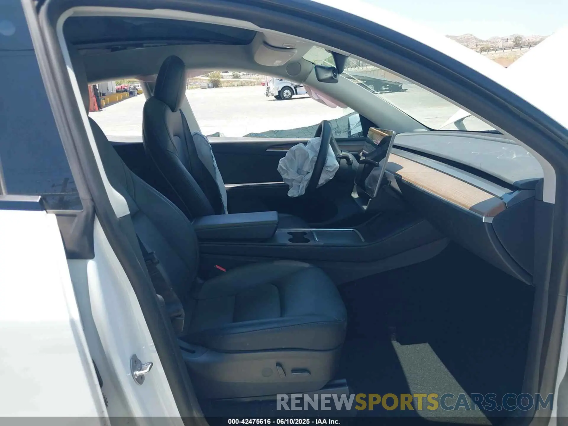 5 Photograph of a damaged car 7SAYGDEE9PF598470 TESLA MODEL Y 2023