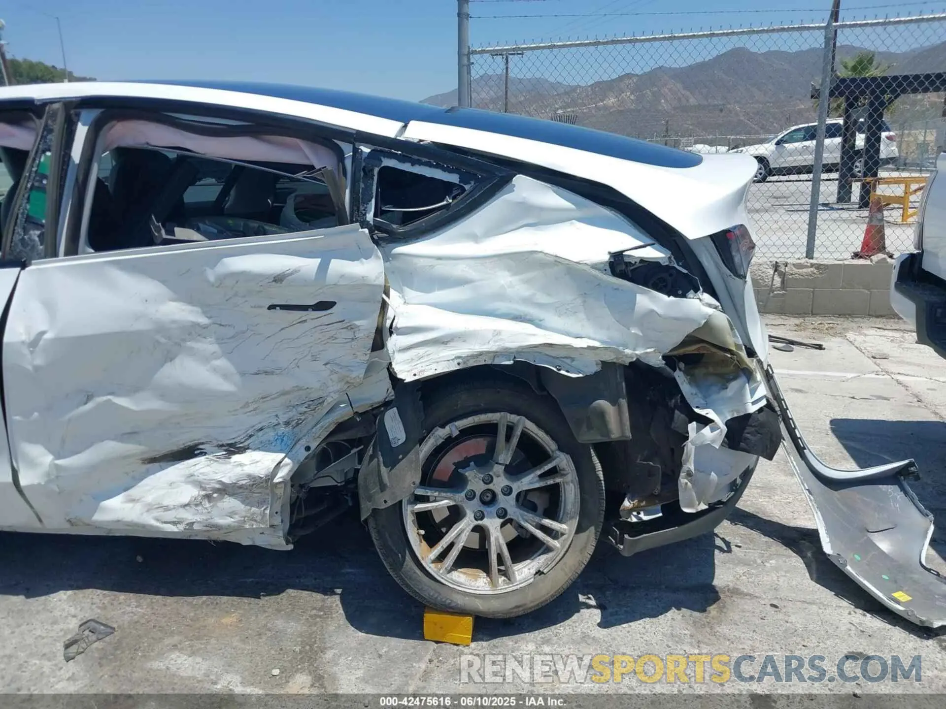 6 Photograph of a damaged car 7SAYGDEE9PF598470 TESLA MODEL Y 2023