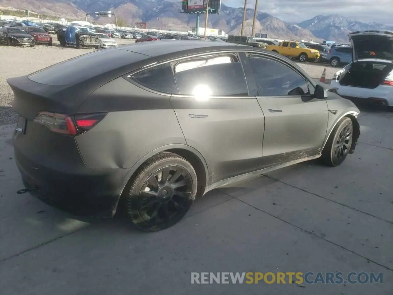 3 Photograph of a damaged car 7SAYGDEE9PF631306 TESLA MODEL Y 2023