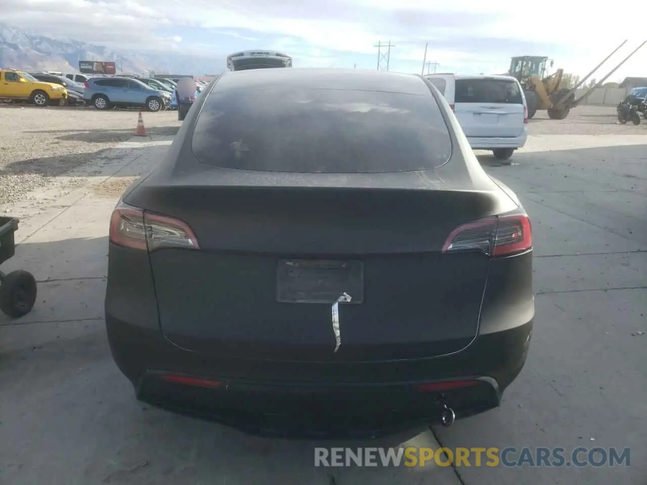 6 Photograph of a damaged car 7SAYGDEE9PF631306 TESLA MODEL Y 2023