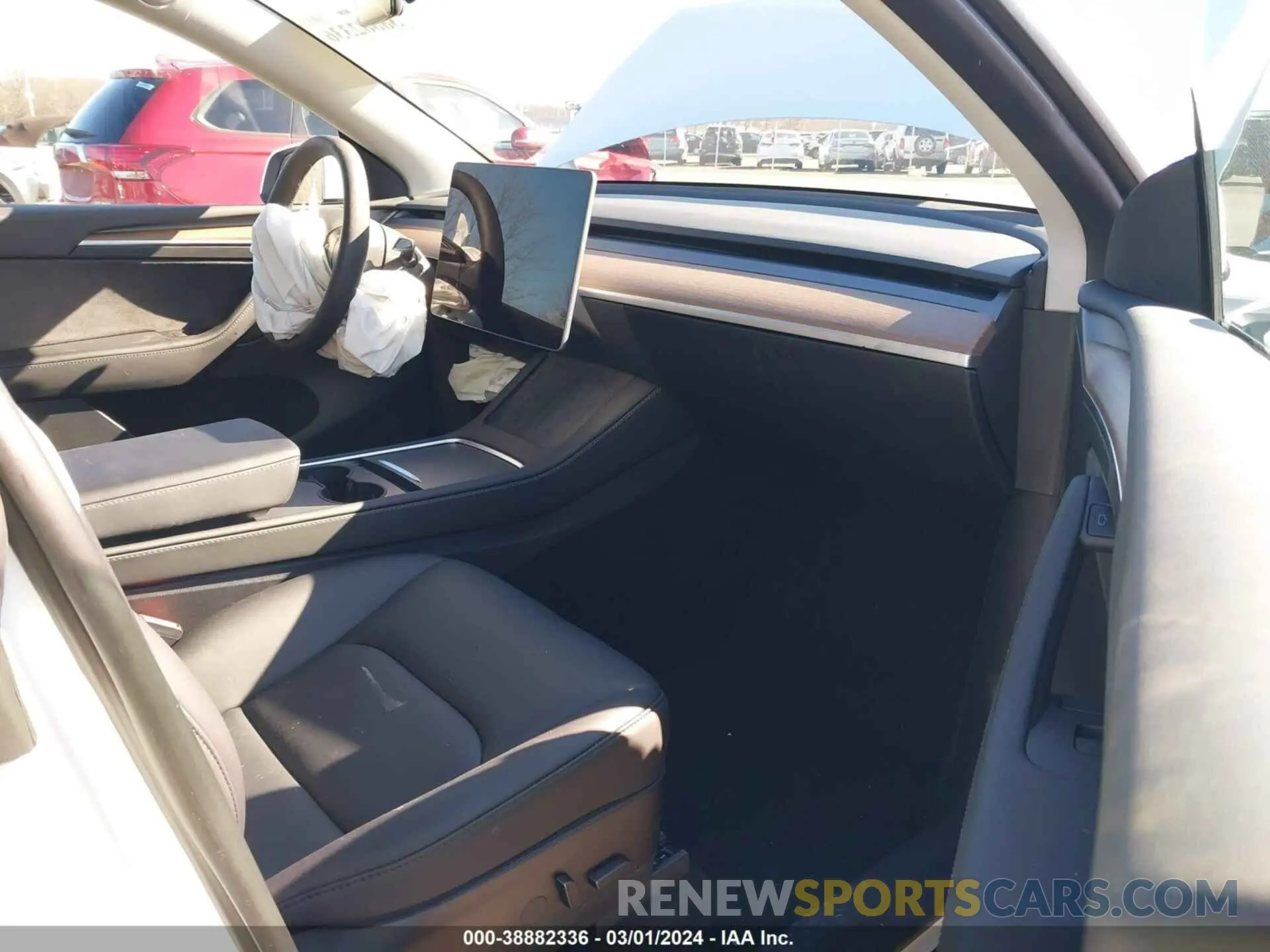 5 Photograph of a damaged car 7SAYGDEE9PF688041 TESLA MODEL Y 2023
