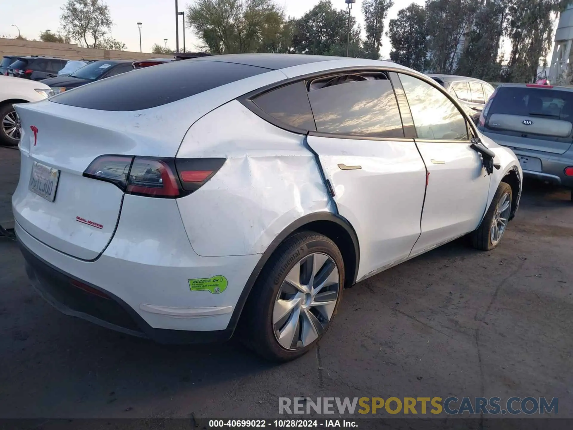 4 Photograph of a damaged car 7SAYGDEE9PF806749 TESLA MODEL Y 2023