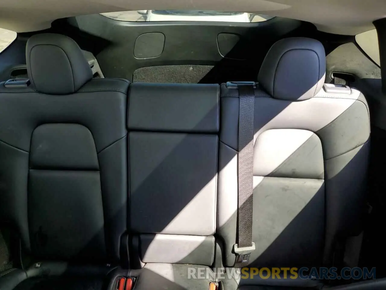 10 Photograph of a damaged car 7SAYGDEE9PF838911 TESLA MODEL Y 2023