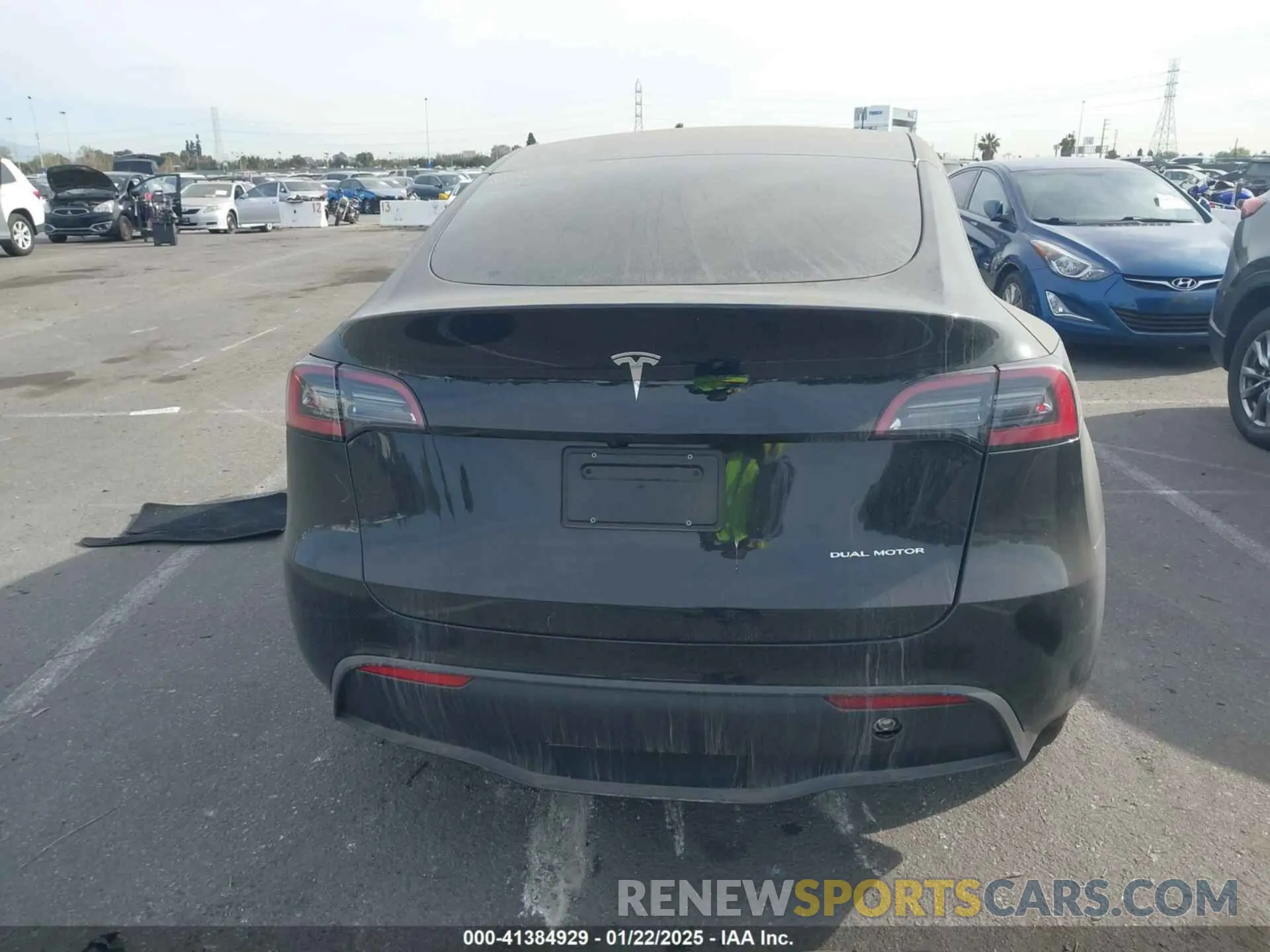 15 Photograph of a damaged car 7SAYGDEE9PF874484 TESLA MODEL Y 2023