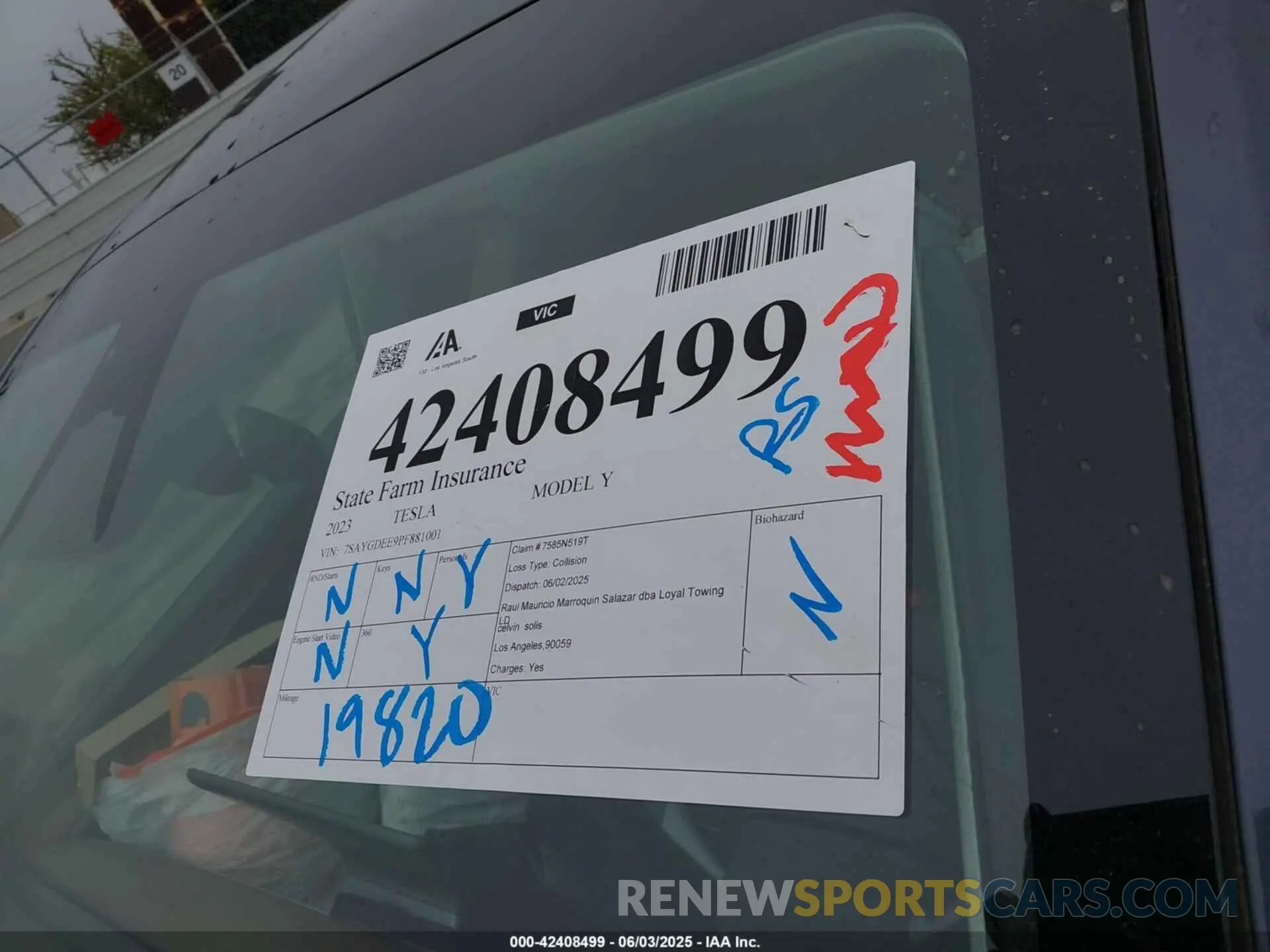 18 Photograph of a damaged car 7SAYGDEE9PF881001 TESLA MODEL Y 2023