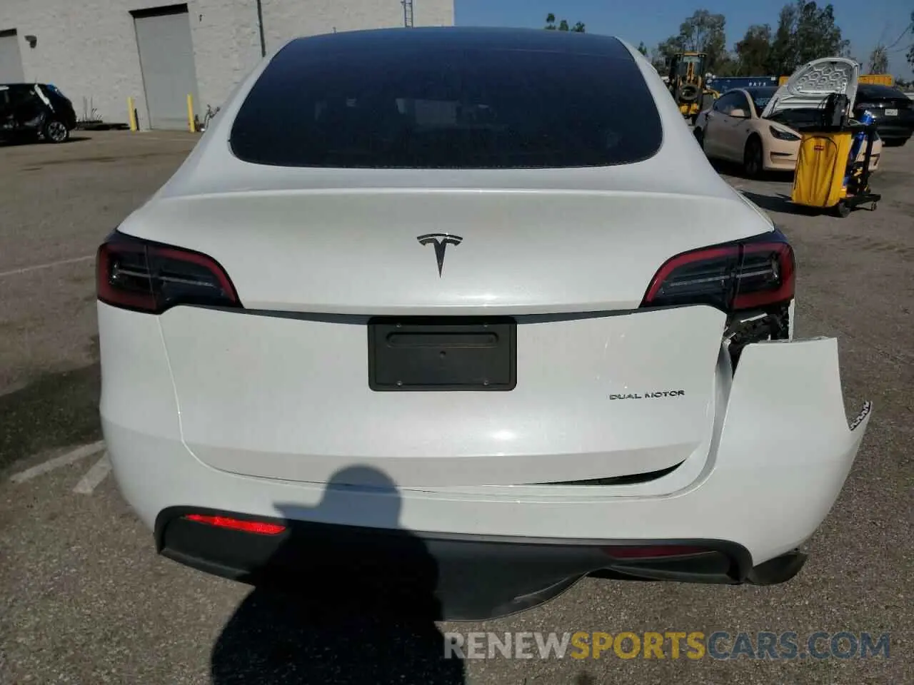 6 Photograph of a damaged car 7SAYGDEE9PF886313 TESLA MODEL Y 2023