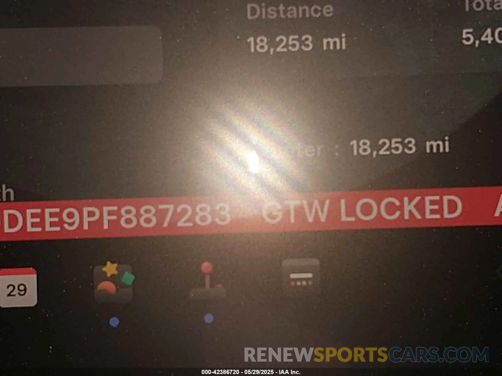 15 Photograph of a damaged car 7SAYGDEE9PF887283 TESLA MODEL Y 2023
