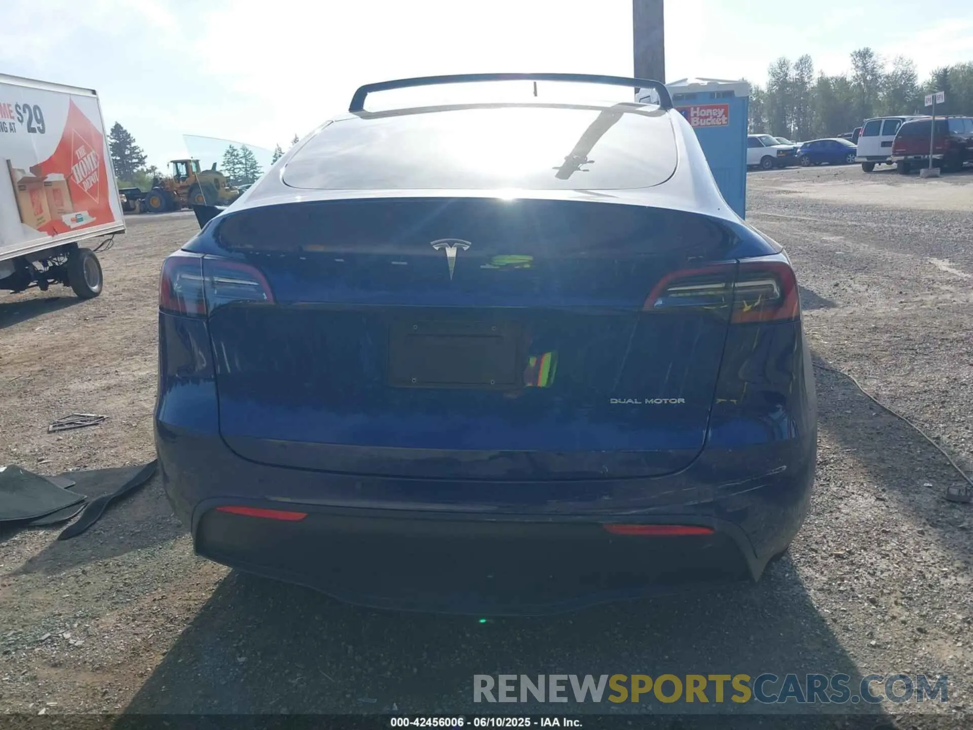 15 Photograph of a damaged car 7SAYGDEE9PF917186 TESLA MODEL Y 2023
