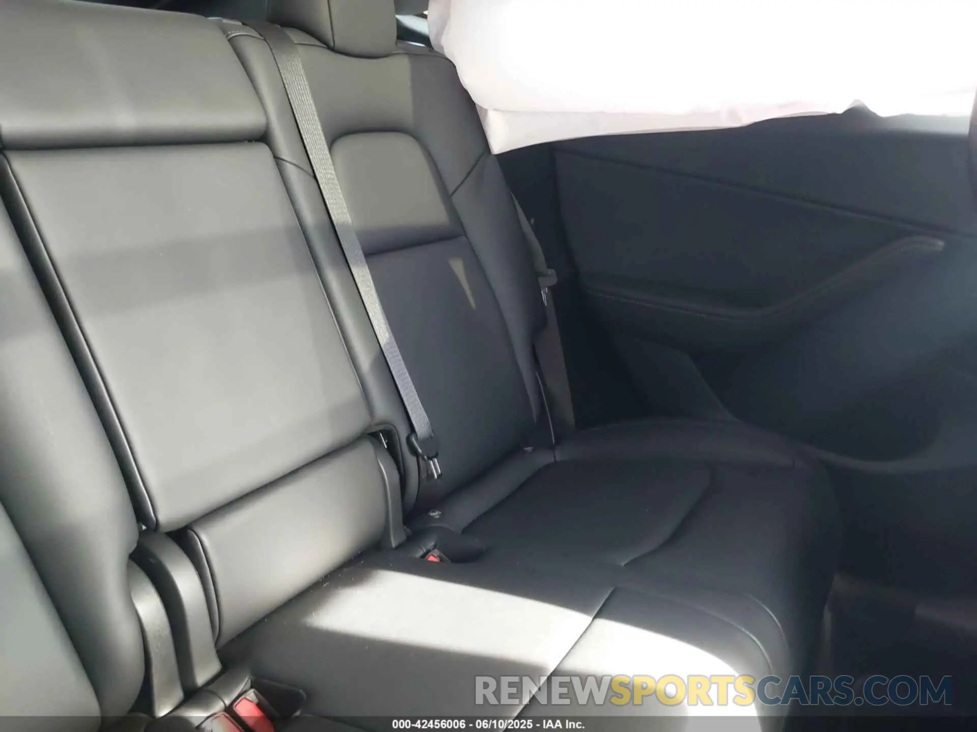 8 Photograph of a damaged car 7SAYGDEE9PF917186 TESLA MODEL Y 2023