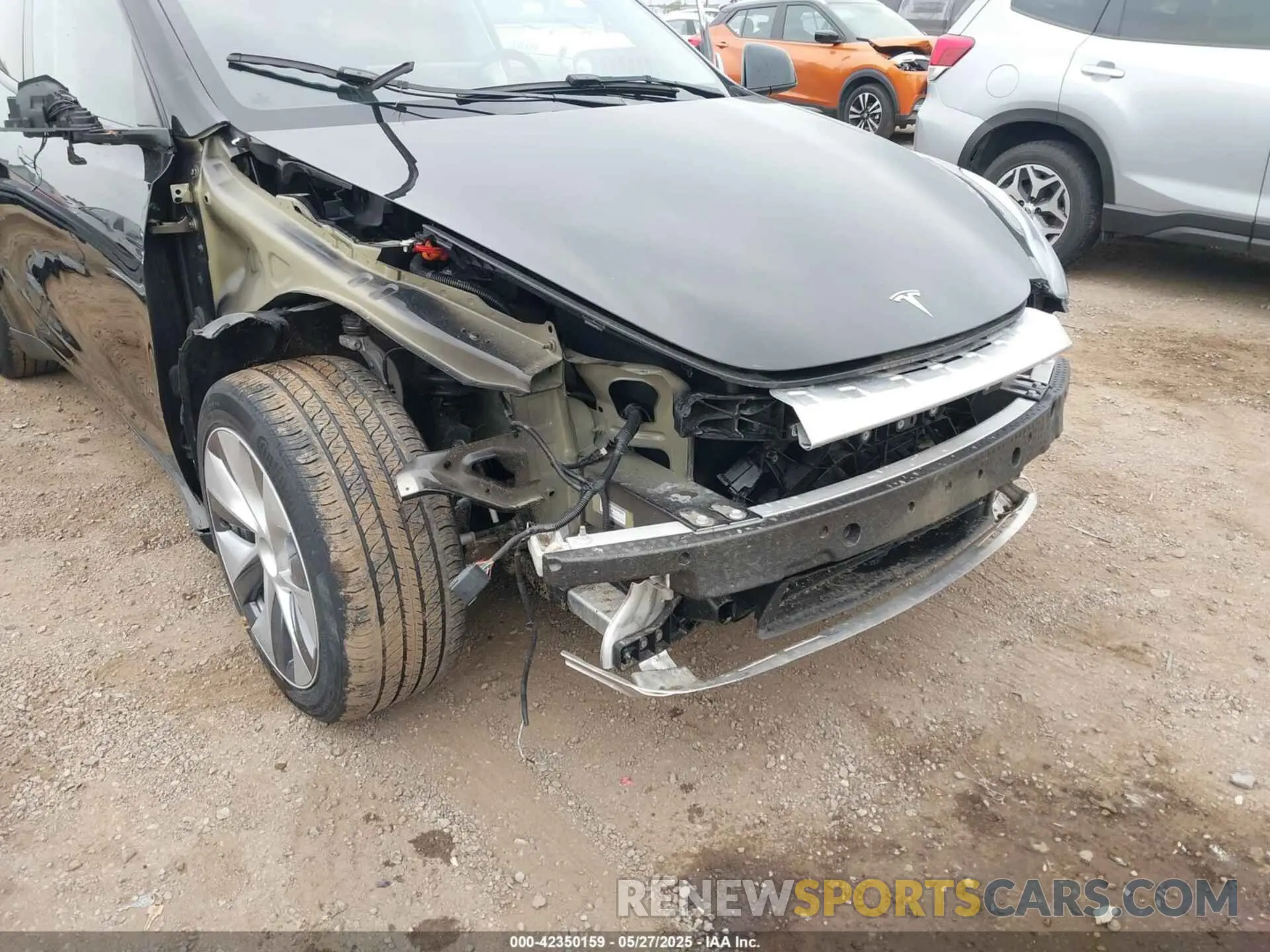 6 Photograph of a damaged car 7SAYGDEEXPA044335 TESLA MODEL Y 2023