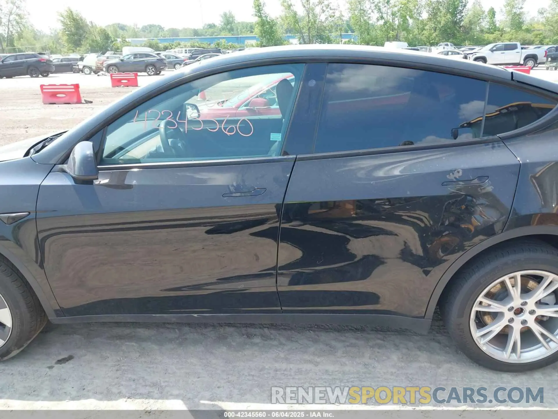 15 Photograph of a damaged car 7SAYGDEEXPA083135 TESLA MODEL Y 2023