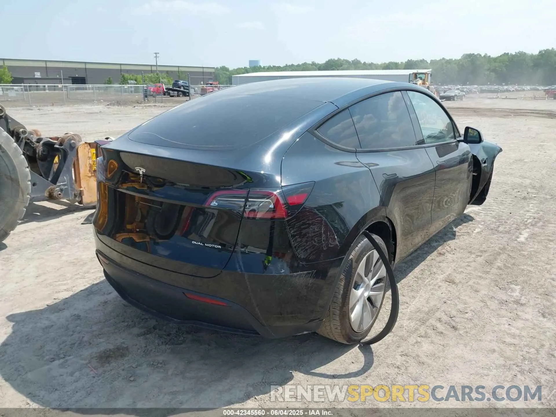 4 Photograph of a damaged car 7SAYGDEEXPA083135 TESLA MODEL Y 2023