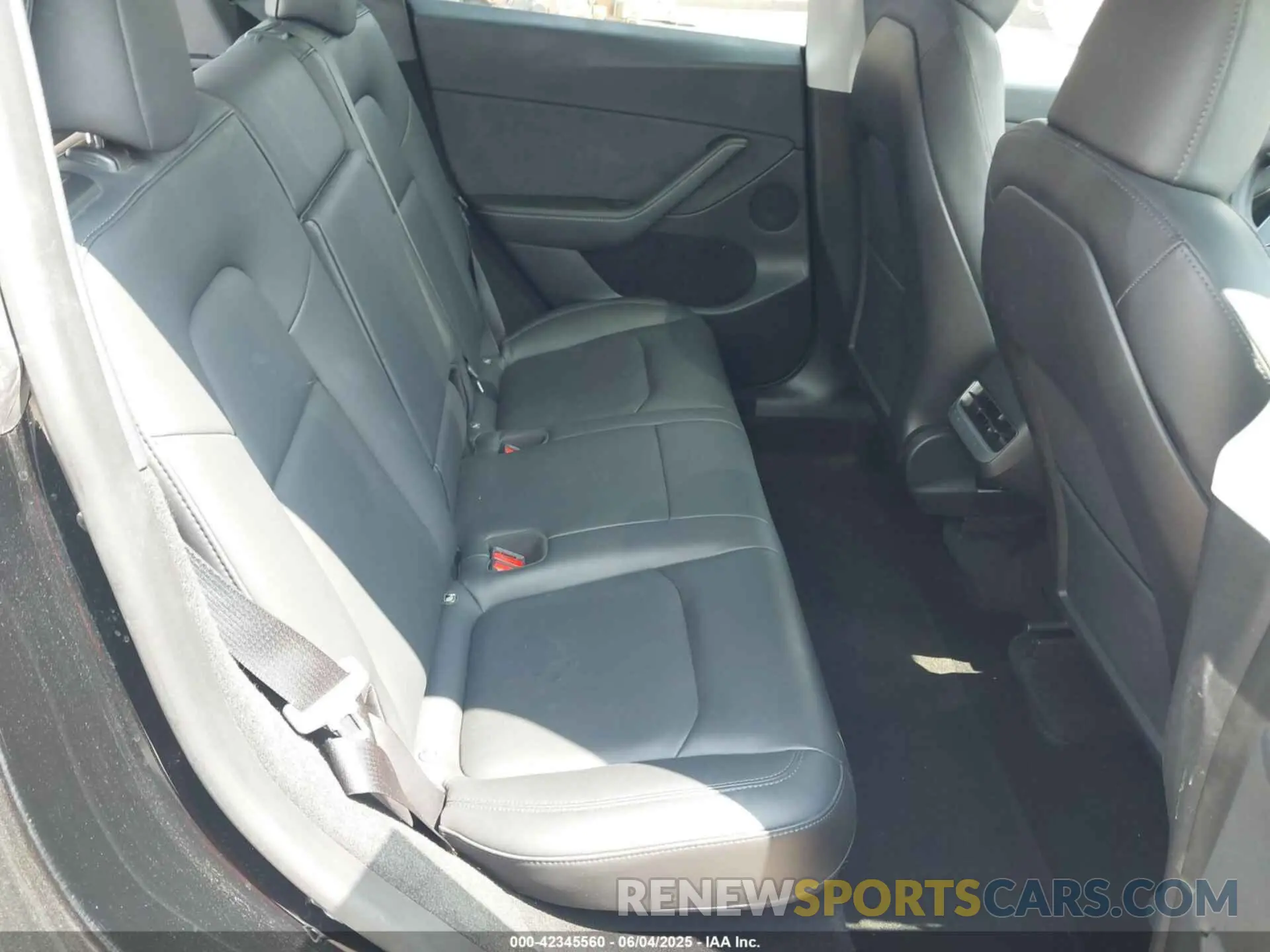 8 Photograph of a damaged car 7SAYGDEEXPA083135 TESLA MODEL Y 2023