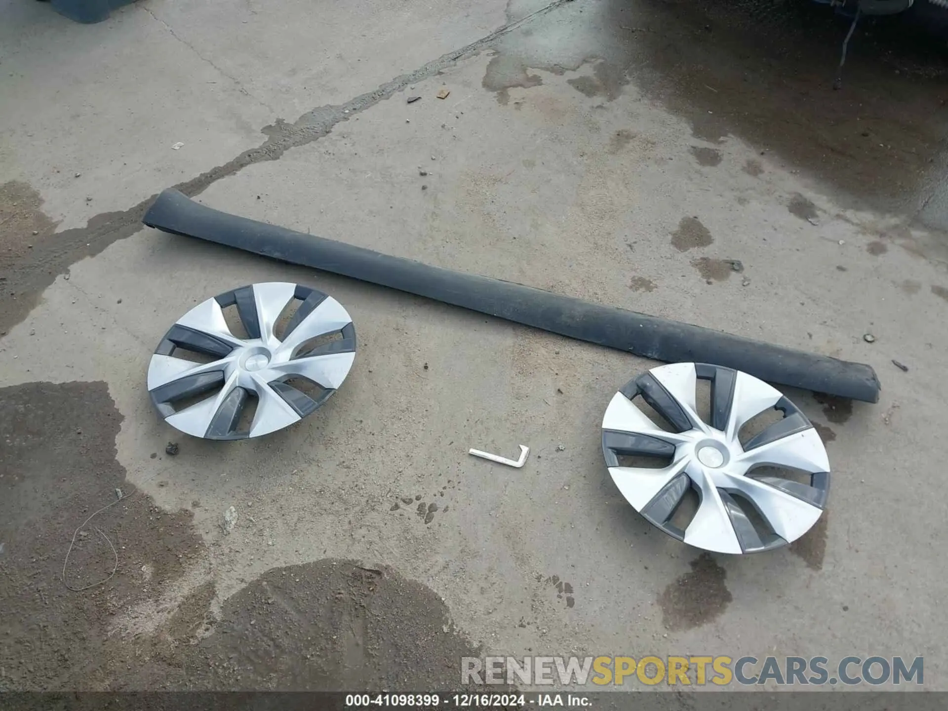 11 Photograph of a damaged car 7SAYGDEEXPA091039 TESLA MODEL Y 2023