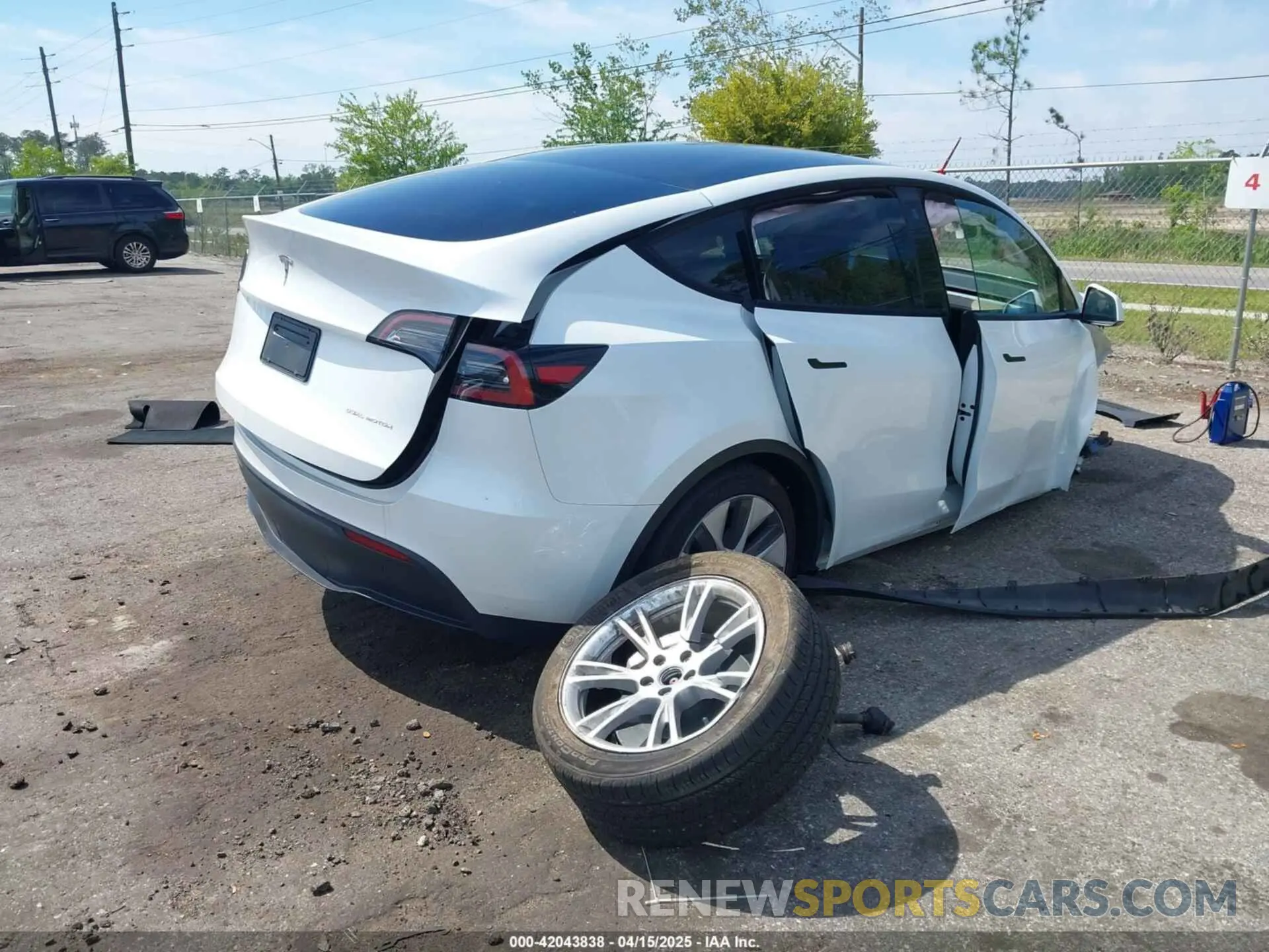 4 Photograph of a damaged car 7SAYGDEEXPA093759 TESLA MODEL Y 2023