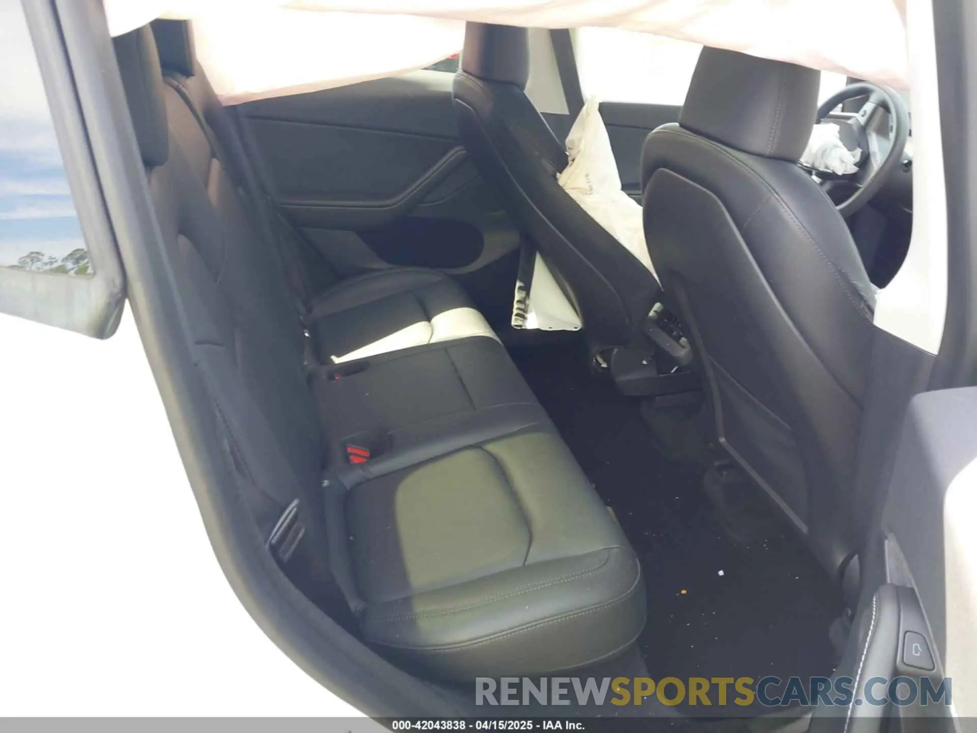 8 Photograph of a damaged car 7SAYGDEEXPA093759 TESLA MODEL Y 2023