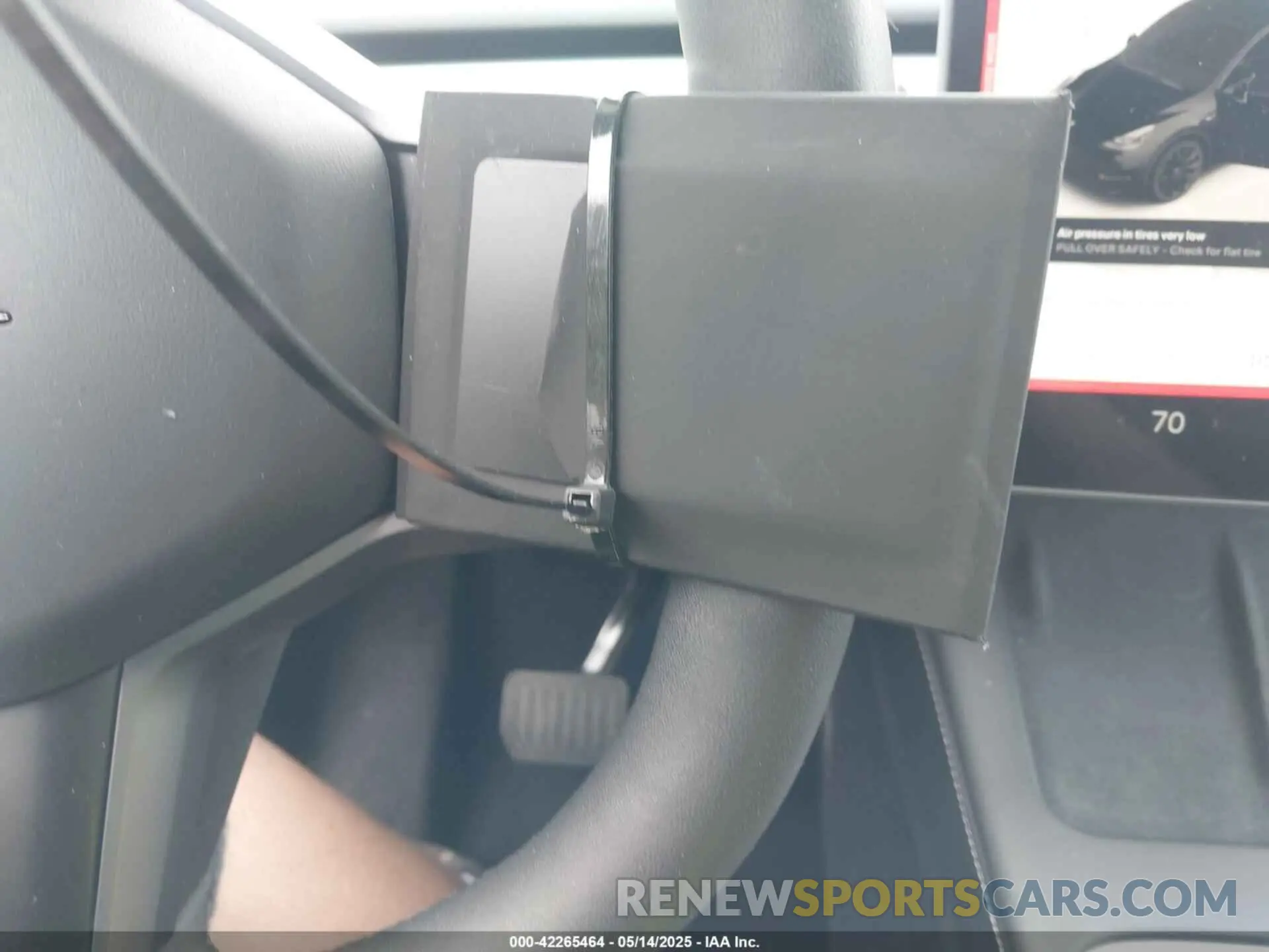 11 Photograph of a damaged car 7SAYGDEEXPA183123 TESLA MODEL Y 2023