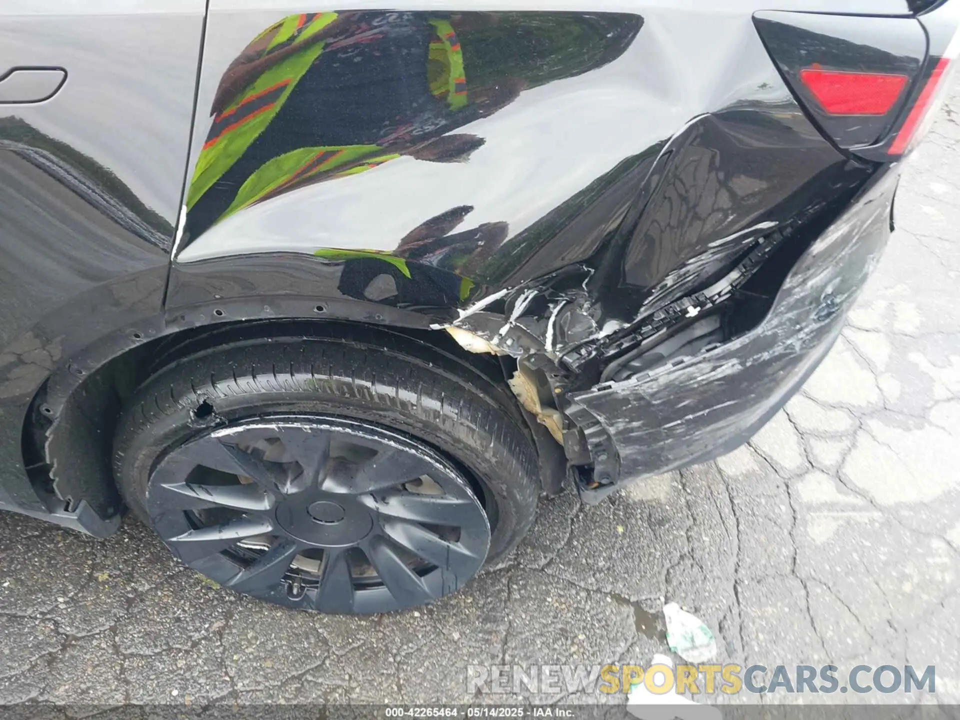 6 Photograph of a damaged car 7SAYGDEEXPA183123 TESLA MODEL Y 2023