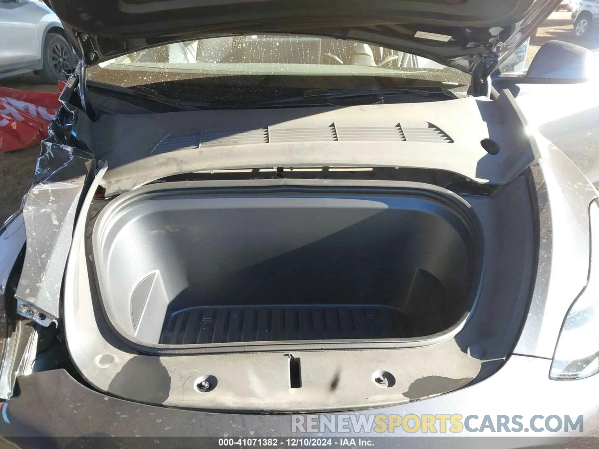 10 Photograph of a damaged car 7SAYGDEEXPA196065 TESLA MODEL Y 2023