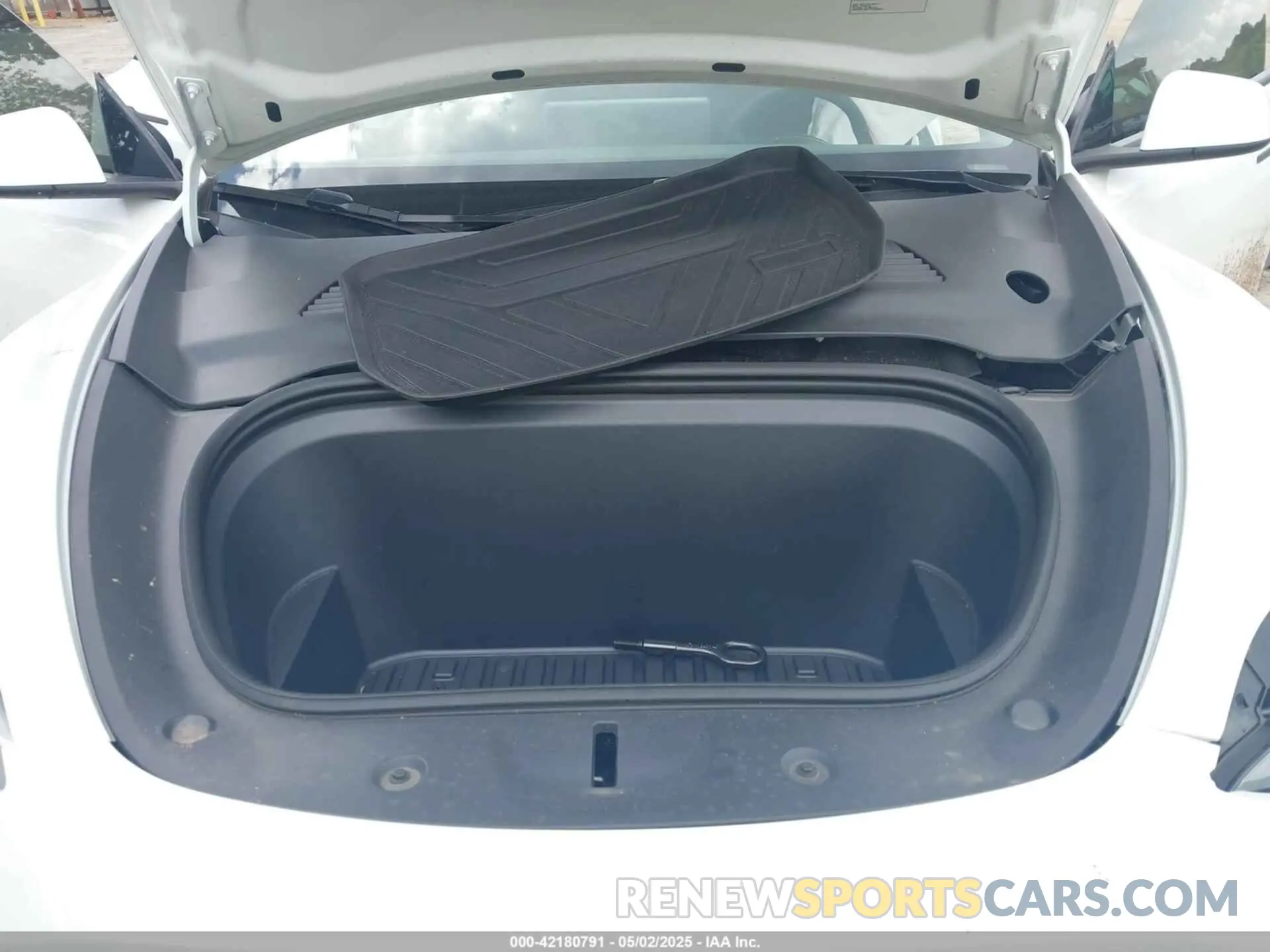 10 Photograph of a damaged car 7SAYGDEEXPF662919 TESLA MODEL Y 2023