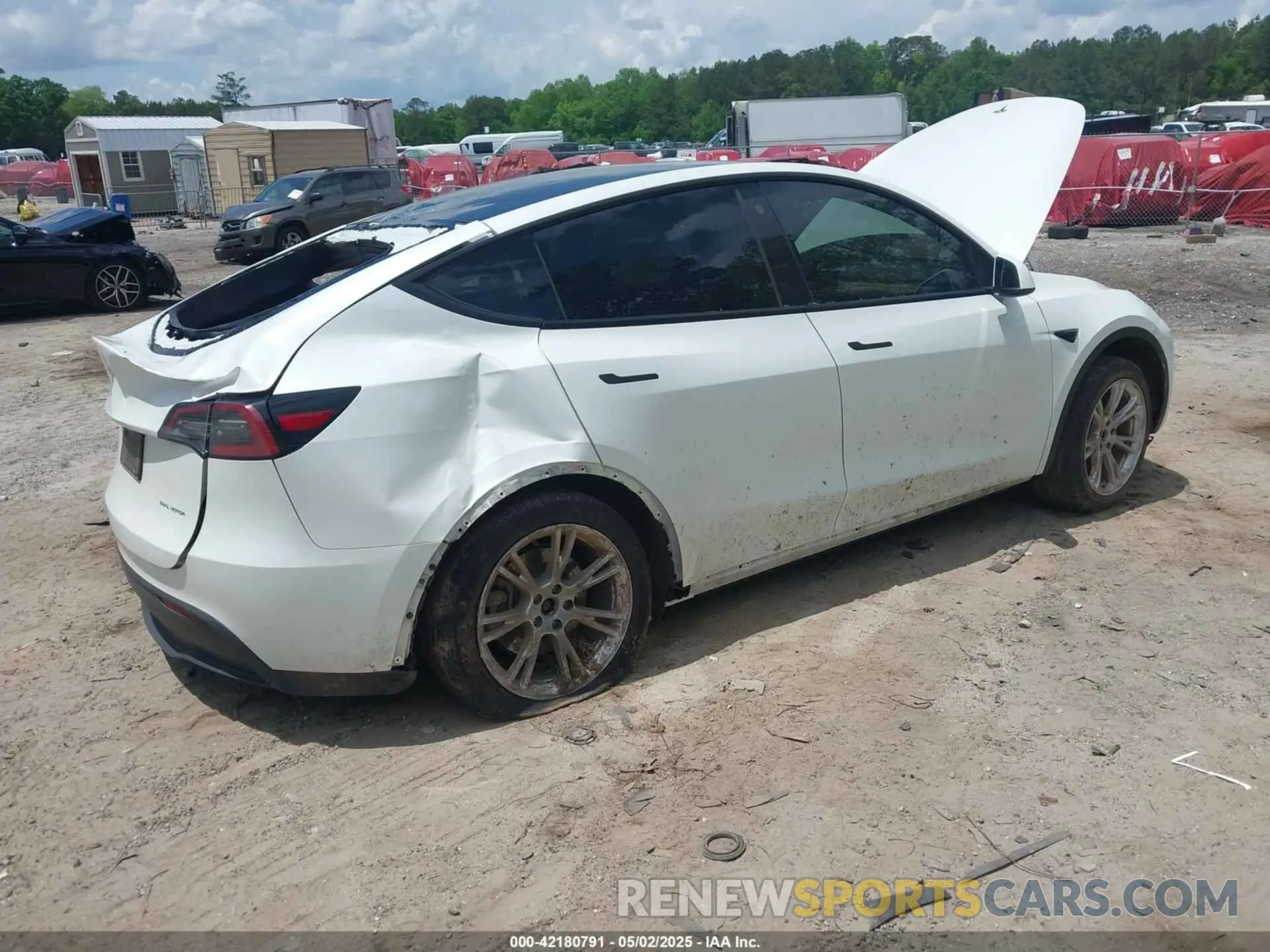 4 Photograph of a damaged car 7SAYGDEEXPF662919 TESLA MODEL Y 2023