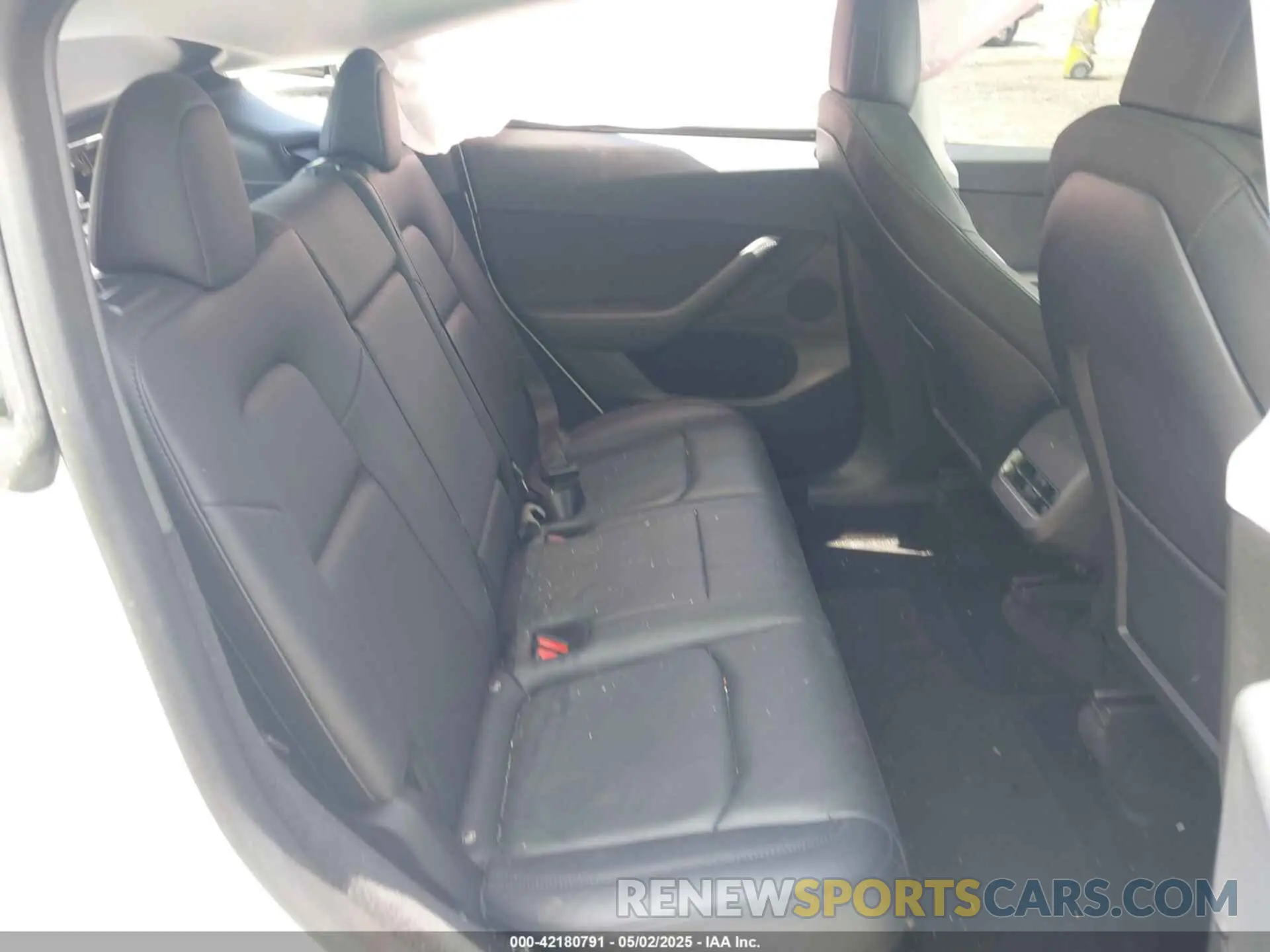 8 Photograph of a damaged car 7SAYGDEEXPF662919 TESLA MODEL Y 2023