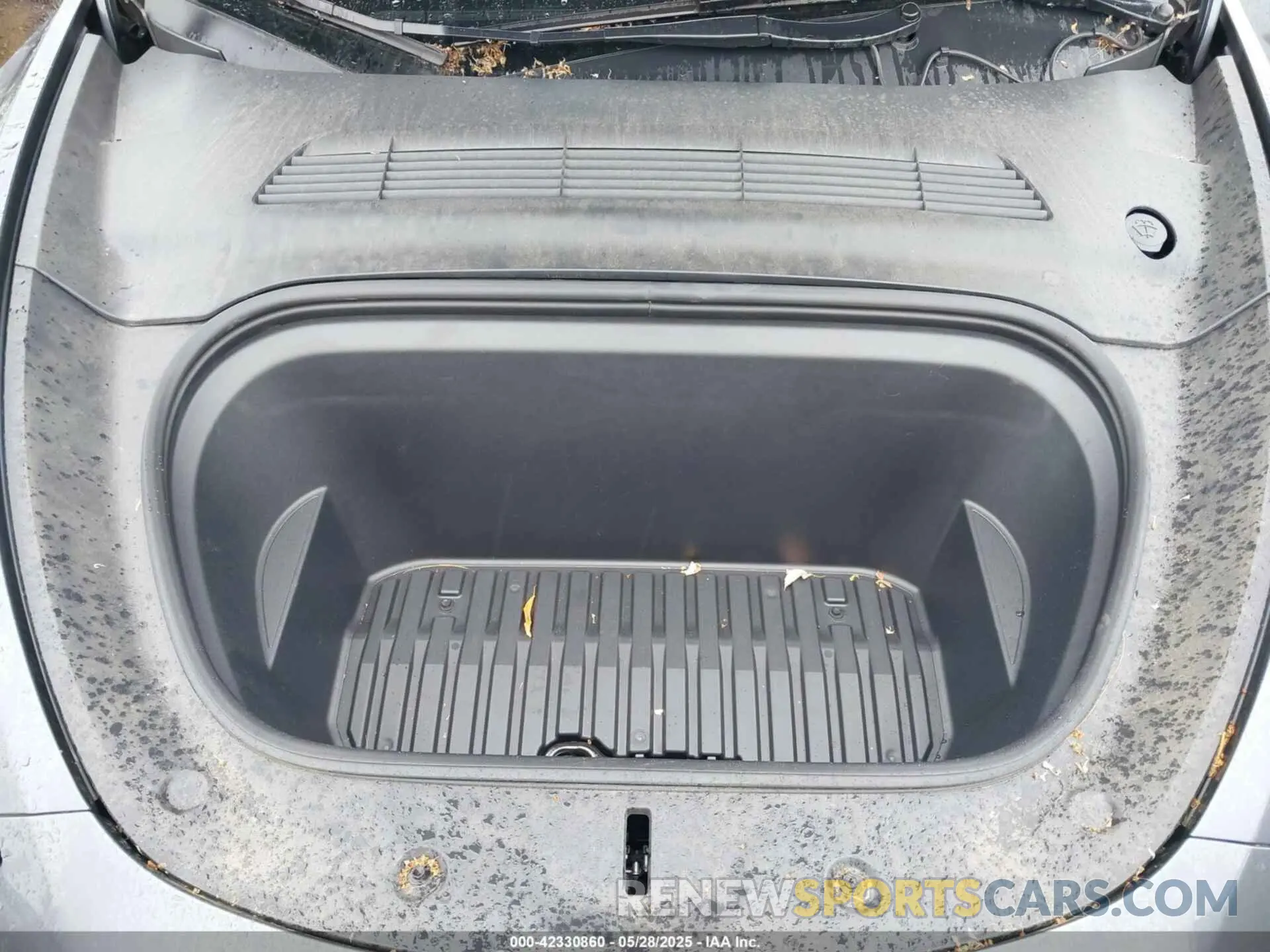 10 Photograph of a damaged car 7SAYGDEEXPF699677 TESLA MODEL Y 2023