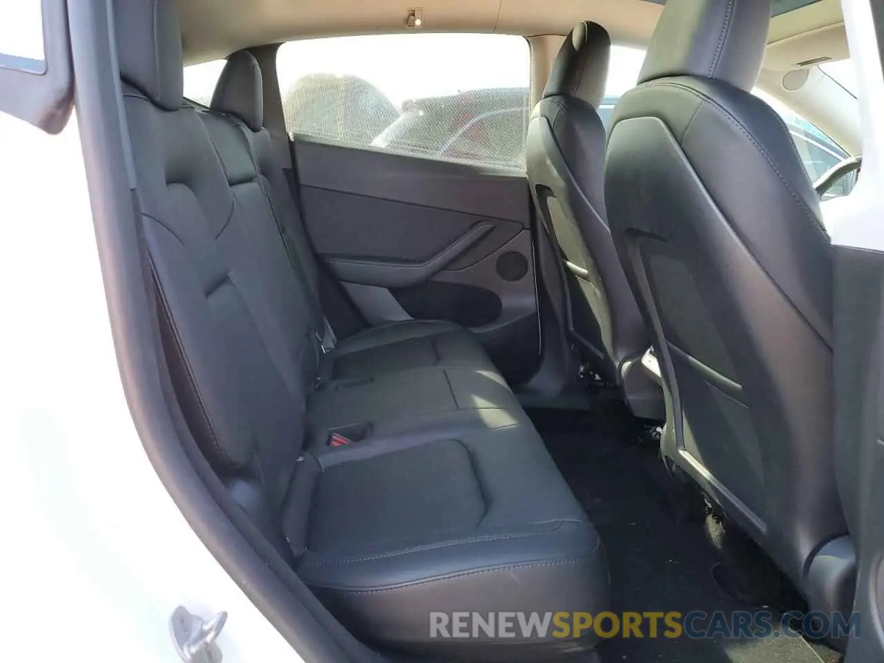 10 Photograph of a damaged car 7SAYGDEEXPF805061 TESLA MODEL Y 2023